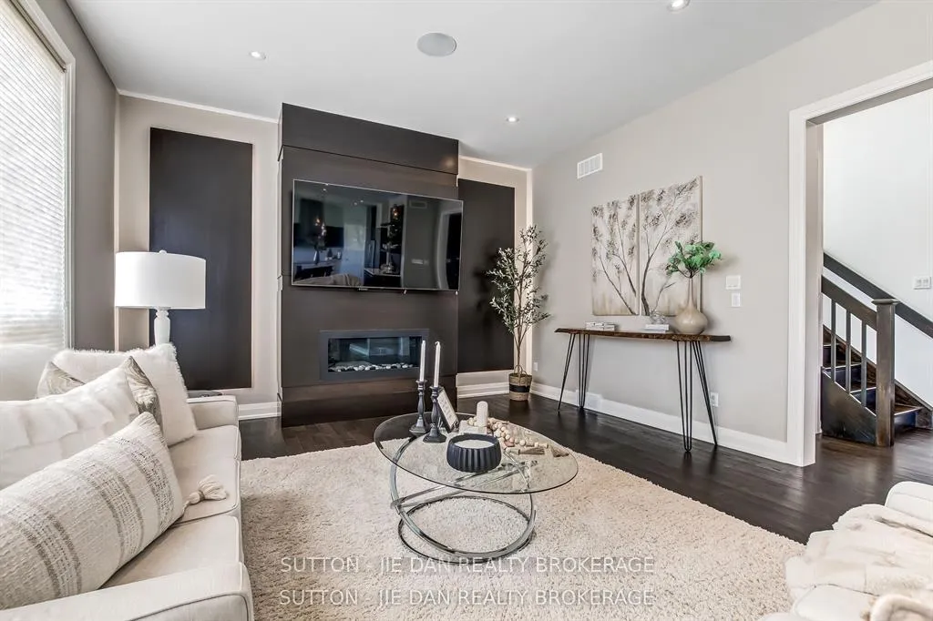 Photo 2 of 115 Pebblecreek Walk, London, North R — HOMEH