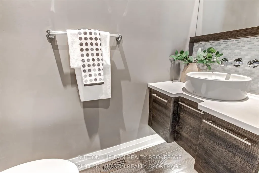 Photo 16 of 115 Pebblecreek Walk, London, North R — HOMEH