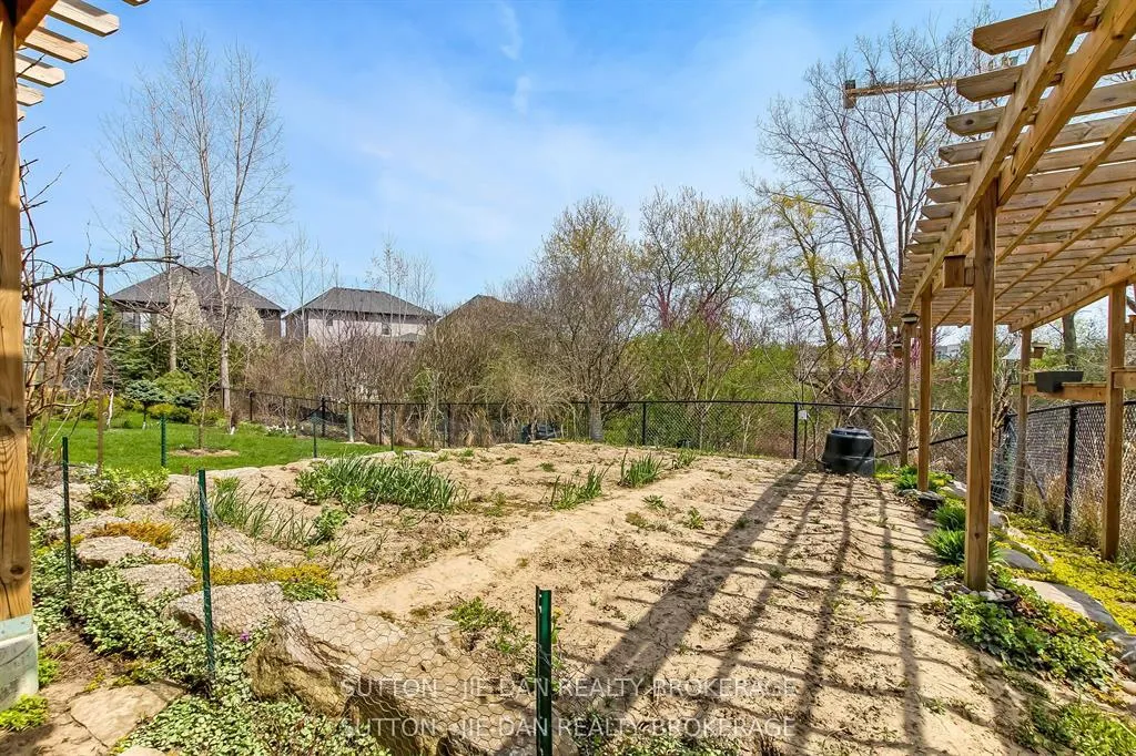 Photo 33 of 115 Pebblecreek Walk, London, North R — HOMEH