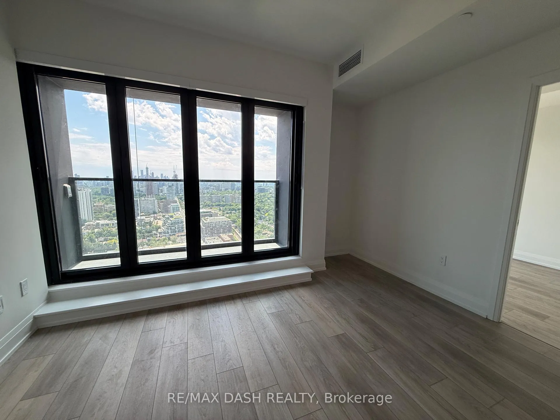 Photo 11 of Unit 3804, 20 Soudan Avenue, Toronto, Mount Pleasant West — HOMEH