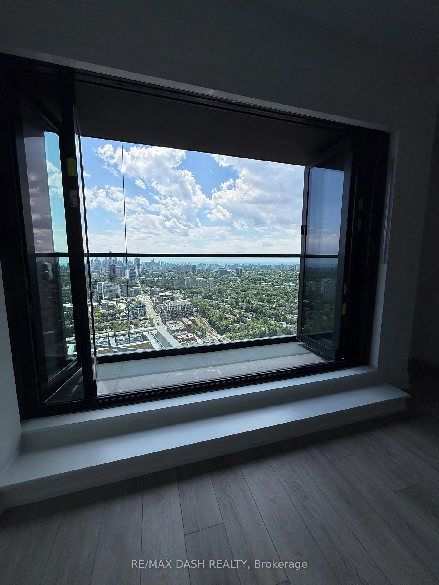 Photo 12 of Unit 3804, 20 Soudan Avenue, Toronto, Mount Pleasant West — HOMEH