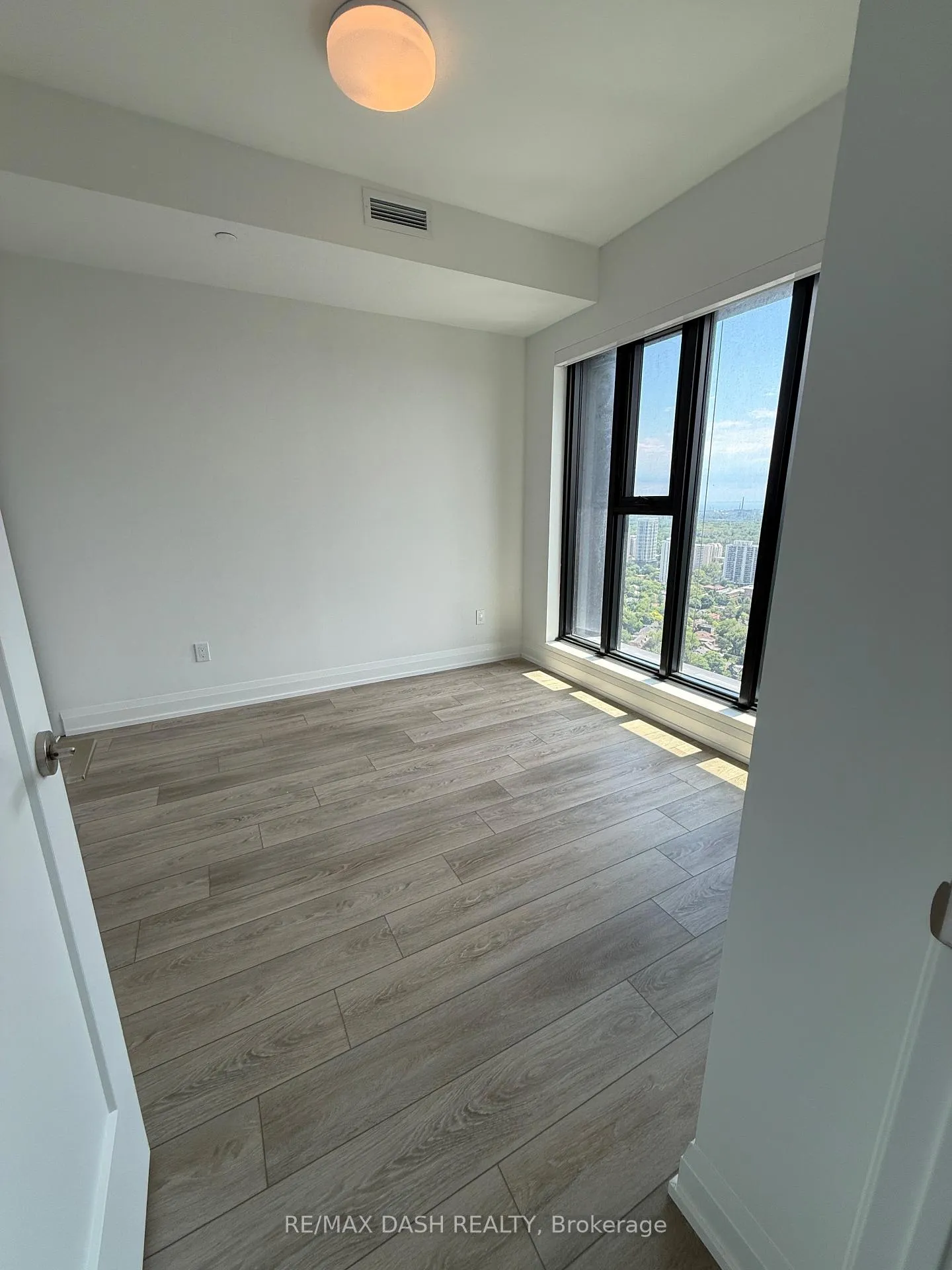 Photo 13 of Unit 3804, 20 Soudan Avenue, Toronto, Mount Pleasant West — HOMEH