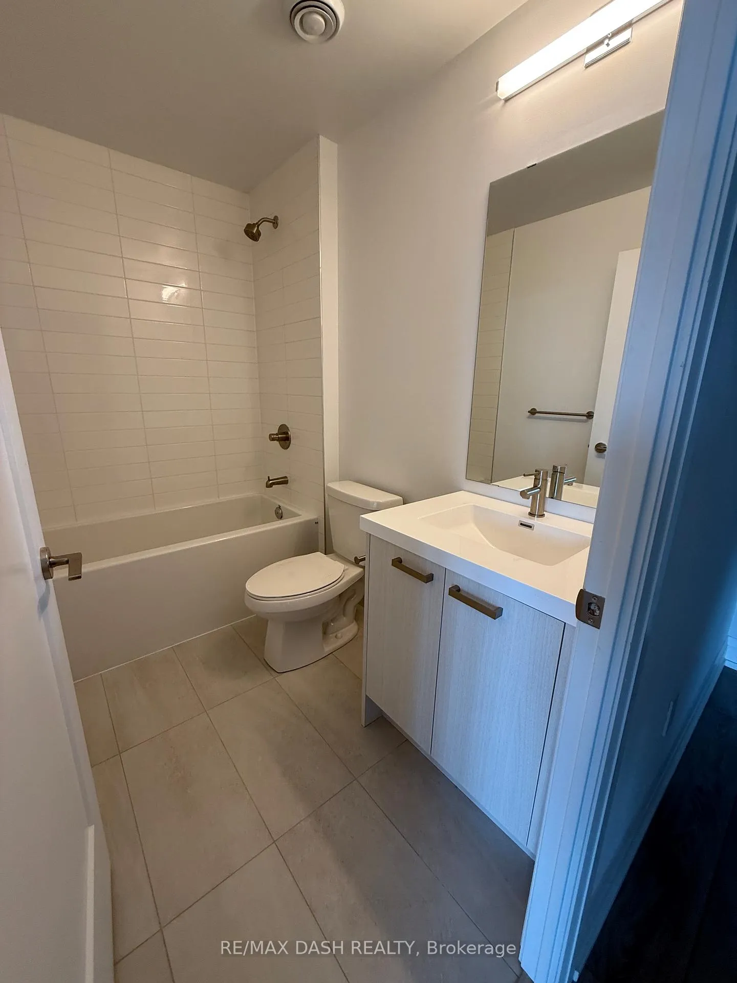 Photo 14 of Unit 3804, 20 Soudan Avenue, Toronto, Mount Pleasant West — HOMEH