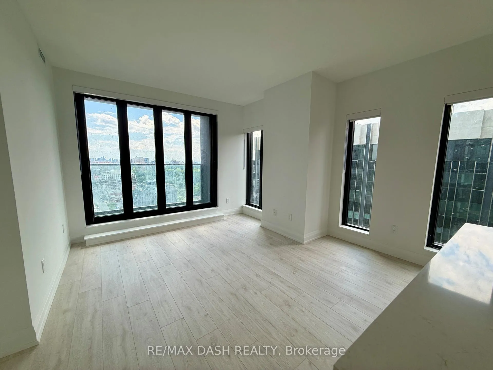Photo 13 of Unit 1907, 20 Soudan Avenue, Toronto, Mount Pleasant West — HOMEH