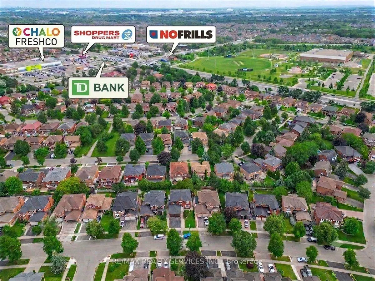 Photo 2 of 29 Brydon Crescent, Brampton, Northwood Park — HOMEH