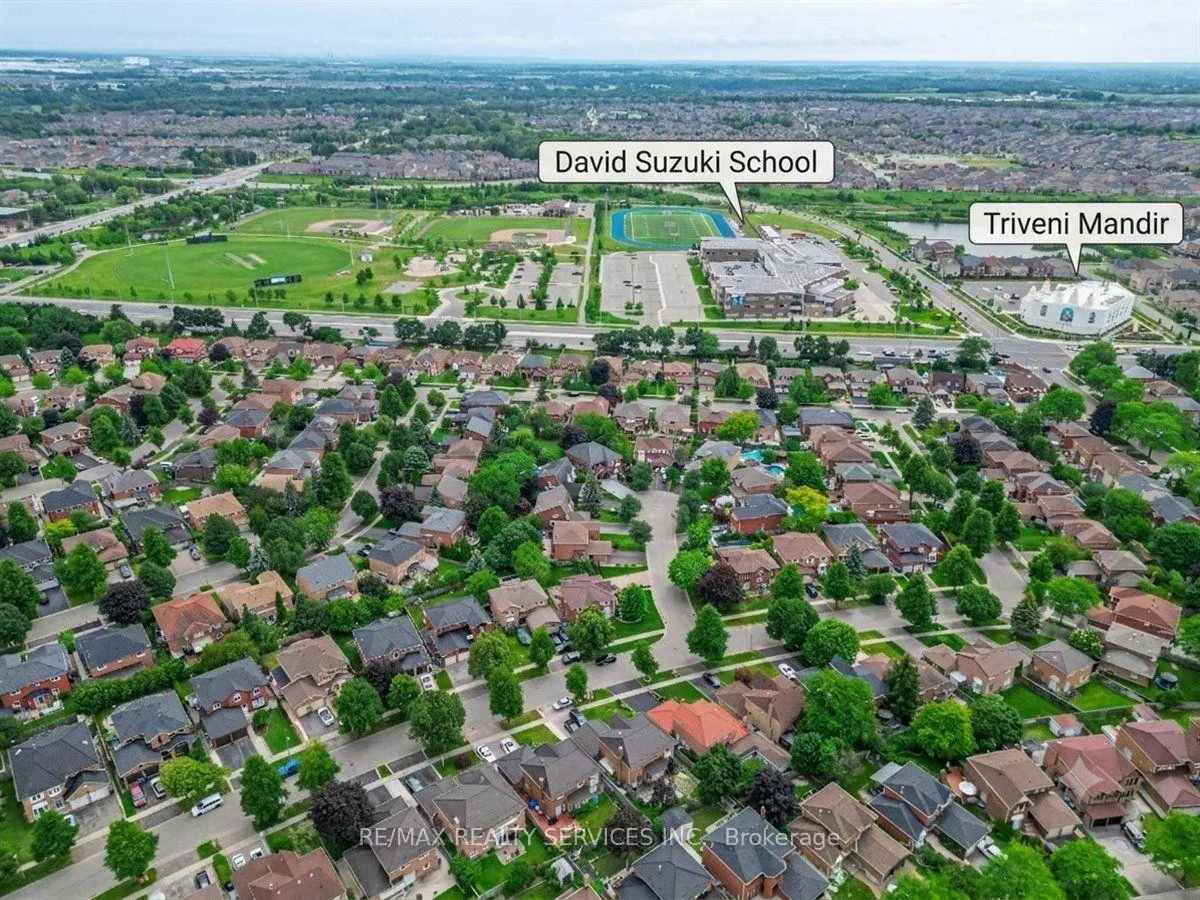 Photo 3 of 29 Brydon Crescent, Brampton, Northwood Park — HOMEH