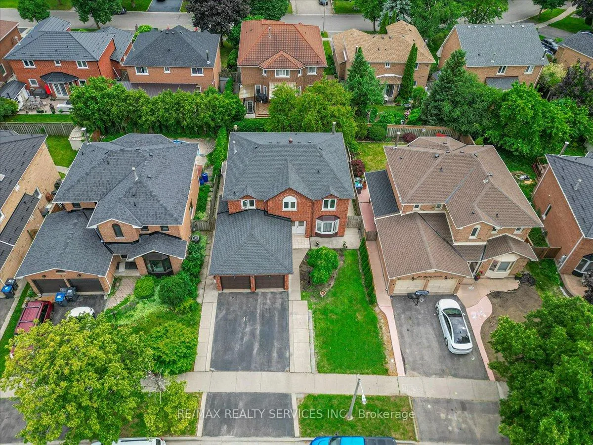 Photo 4 of 29 Brydon Crescent, Brampton, Northwood Park — HOMEH