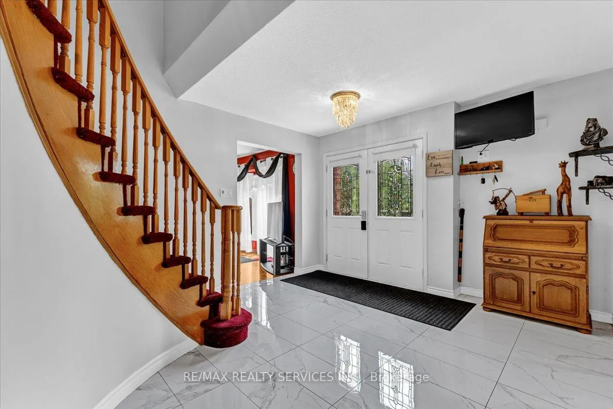 Photo 8 of 29 Brydon Crescent, Brampton, Northwood Park — HOMEH