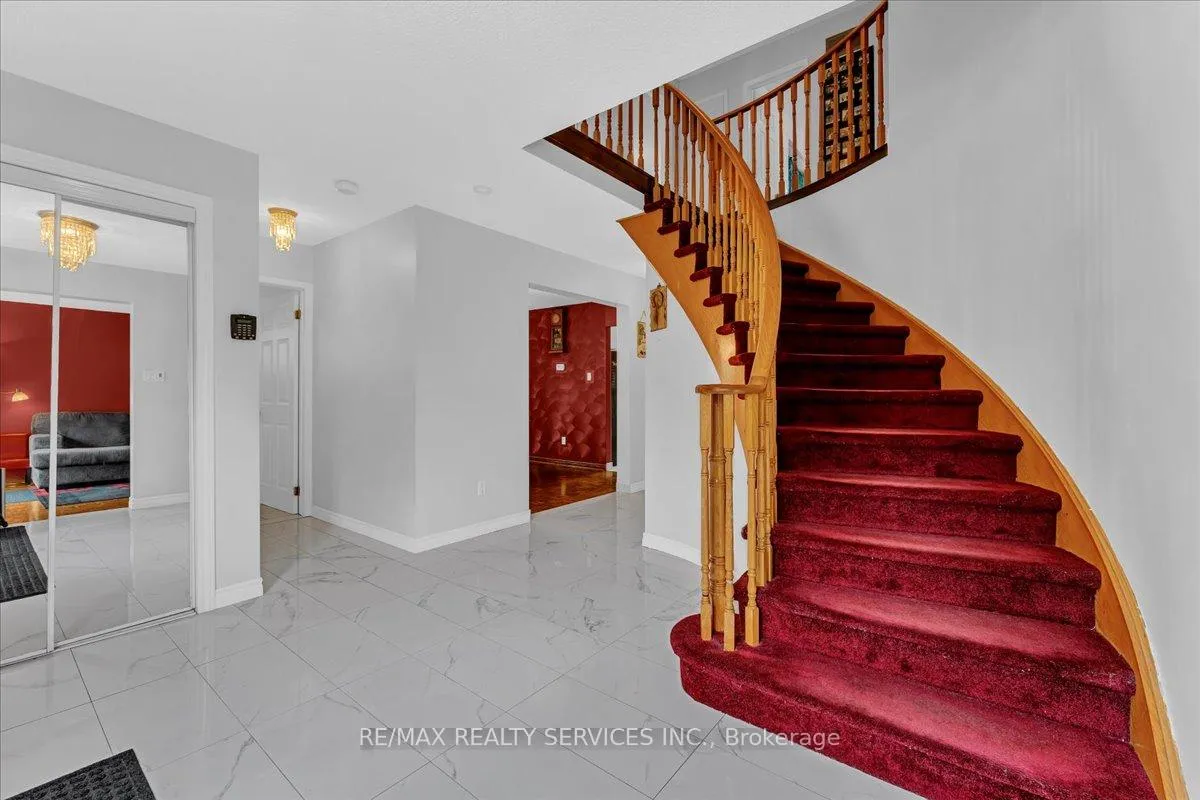 Photo 9 of 29 Brydon Crescent, Brampton, Northwood Park — HOMEH