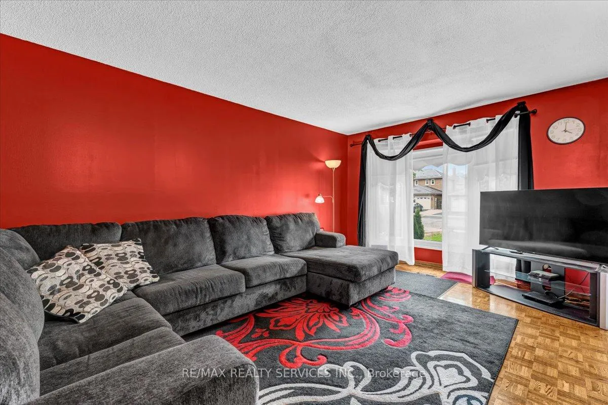 Photo 10 of 29 Brydon Crescent, Brampton, Northwood Park — HOMEH