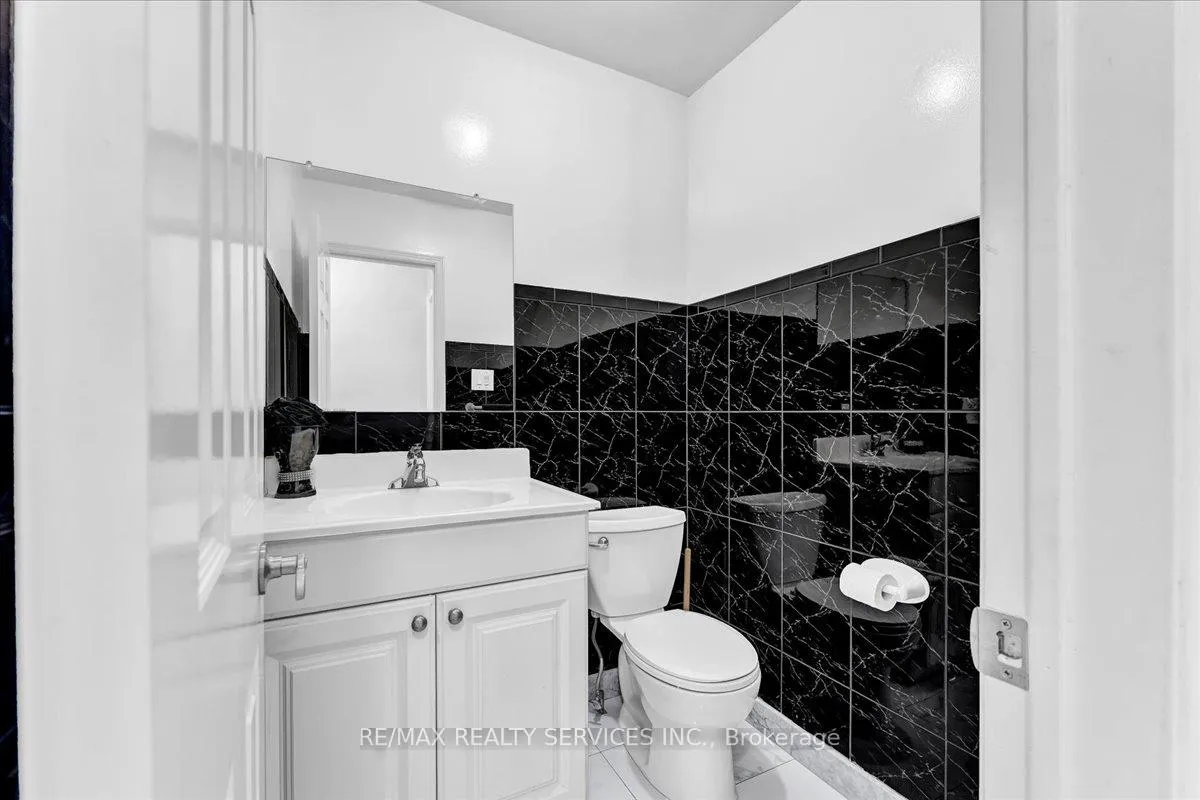 Photo 12 of 29 Brydon Crescent, Brampton, Northwood Park — HOMEH