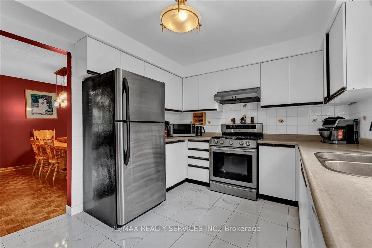 Photo 14 of 29 Brydon Crescent, Brampton, Northwood Park — HOMEH