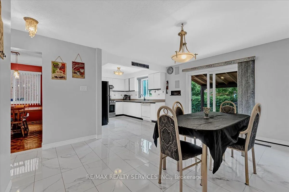 Photo 16 of 29 Brydon Crescent, Brampton, Northwood Park — HOMEH