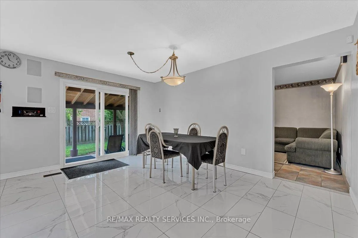 Photo 17 of 29 Brydon Crescent, Brampton, Northwood Park — HOMEH