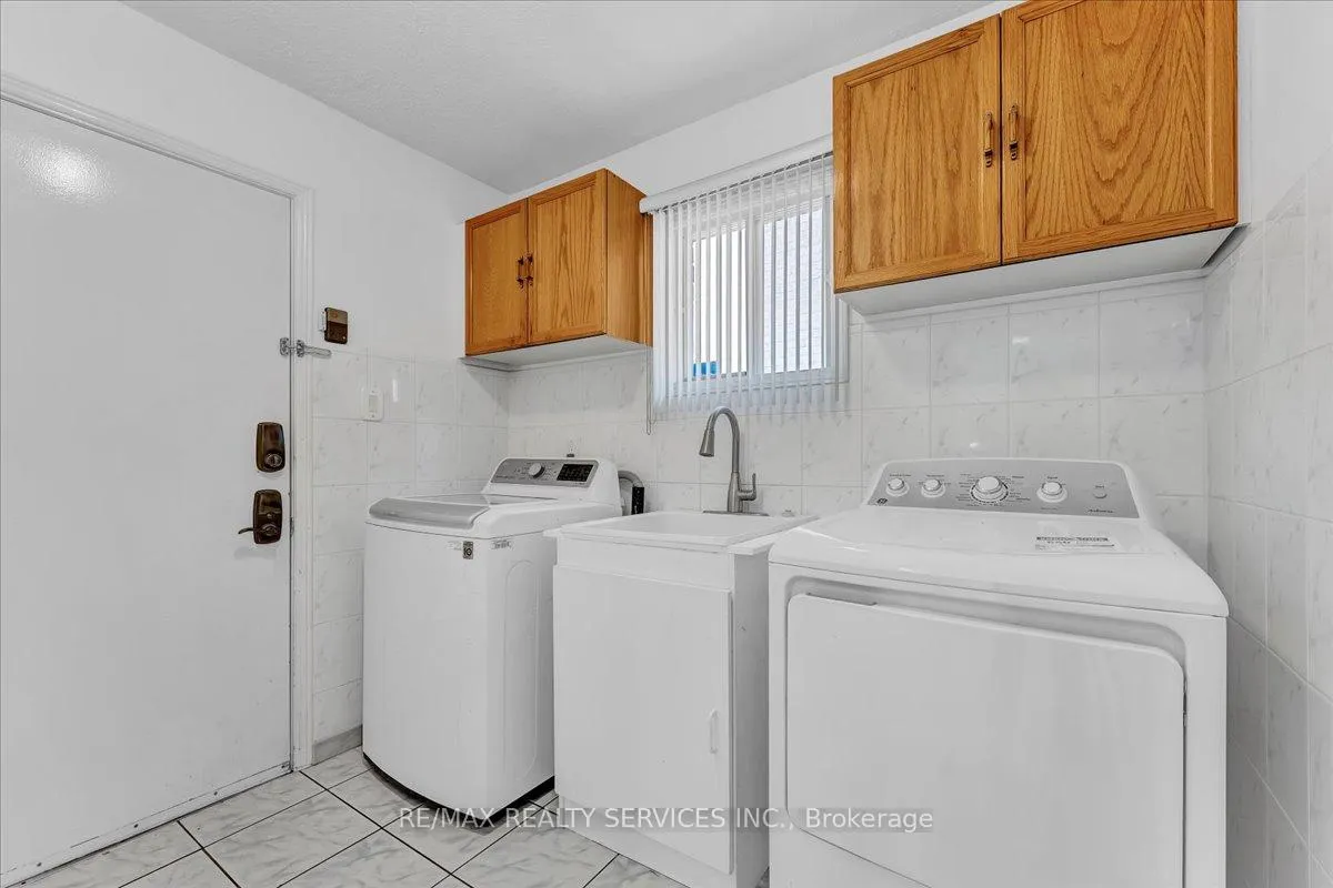 Photo 19 of 29 Brydon Crescent, Brampton, Northwood Park — HOMEH