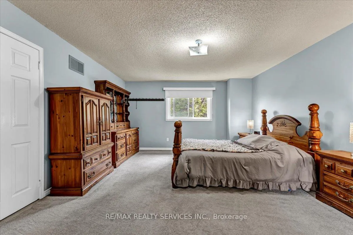 Photo 21 of 29 Brydon Crescent, Brampton, Northwood Park — HOMEH
