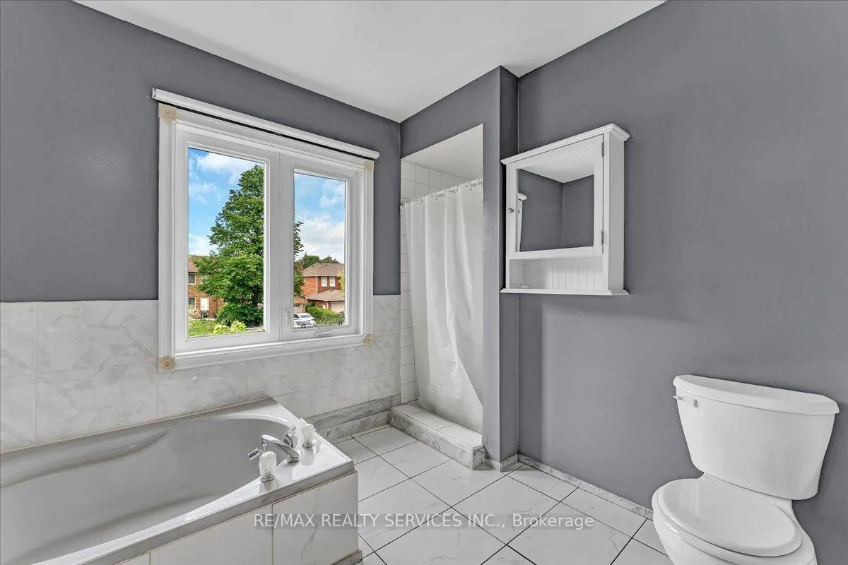 Photo 23 of 29 Brydon Crescent, Brampton, Northwood Park — HOMEH