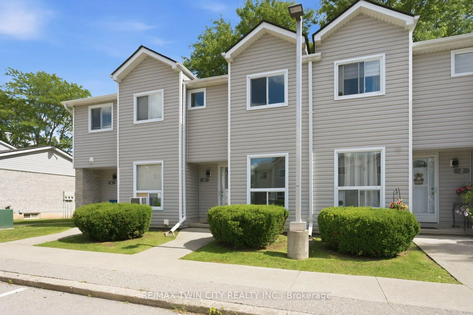 Photo 2 of Unit 3, 476 Grey Street, Brantford, Echo Place — HOMEH