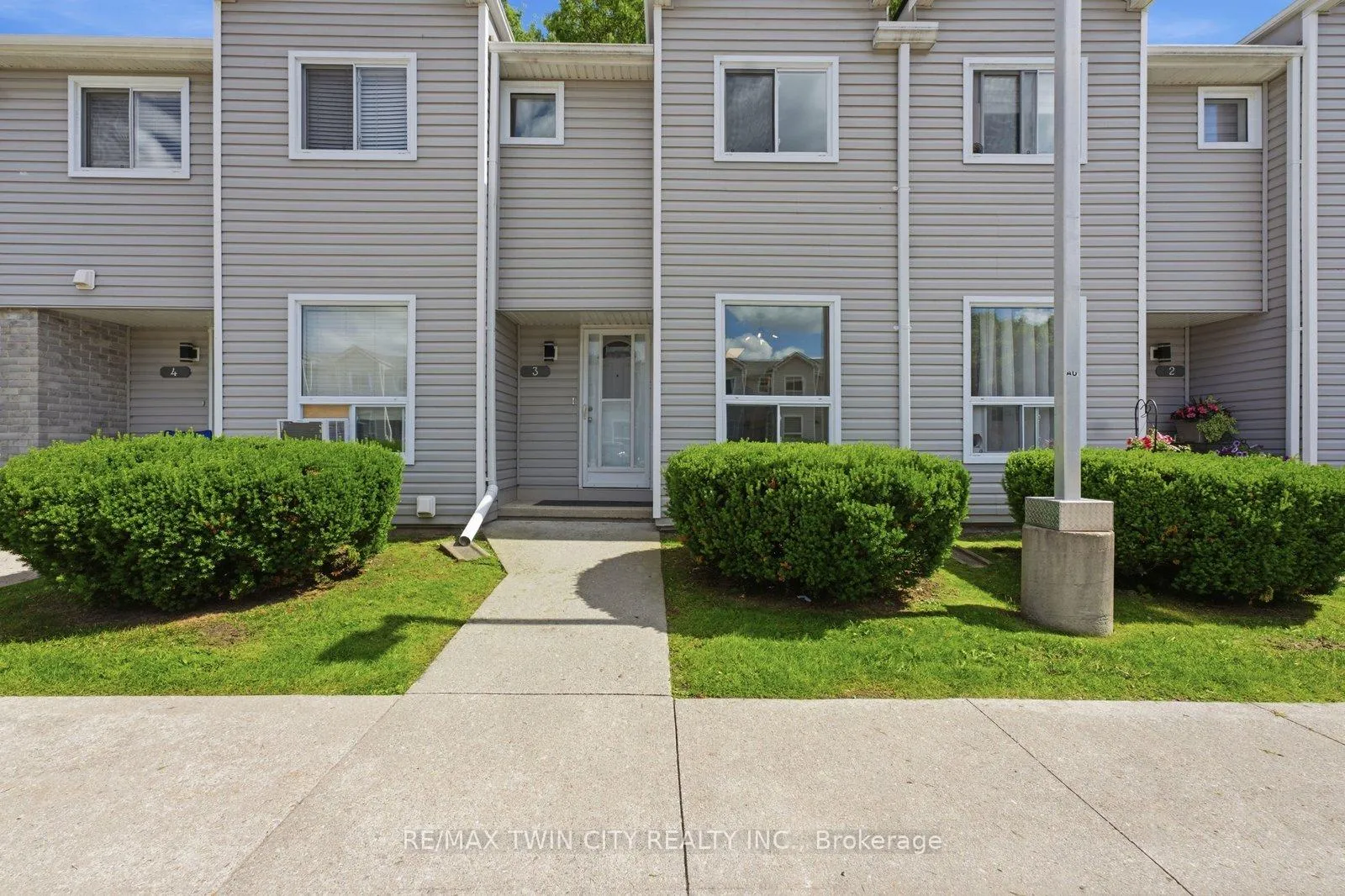 Photo 4 of Unit 3, 476 Grey Street, Brantford, Echo Place — HOMEH