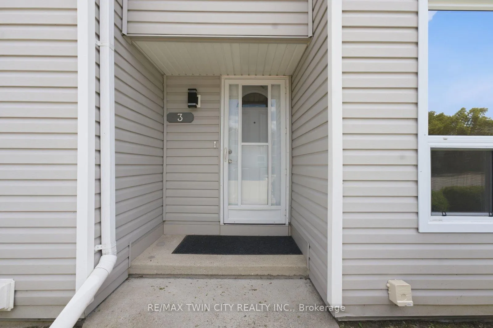 Photo 5 of Unit 3, 476 Grey Street, Brantford, Echo Place — HOMEH
