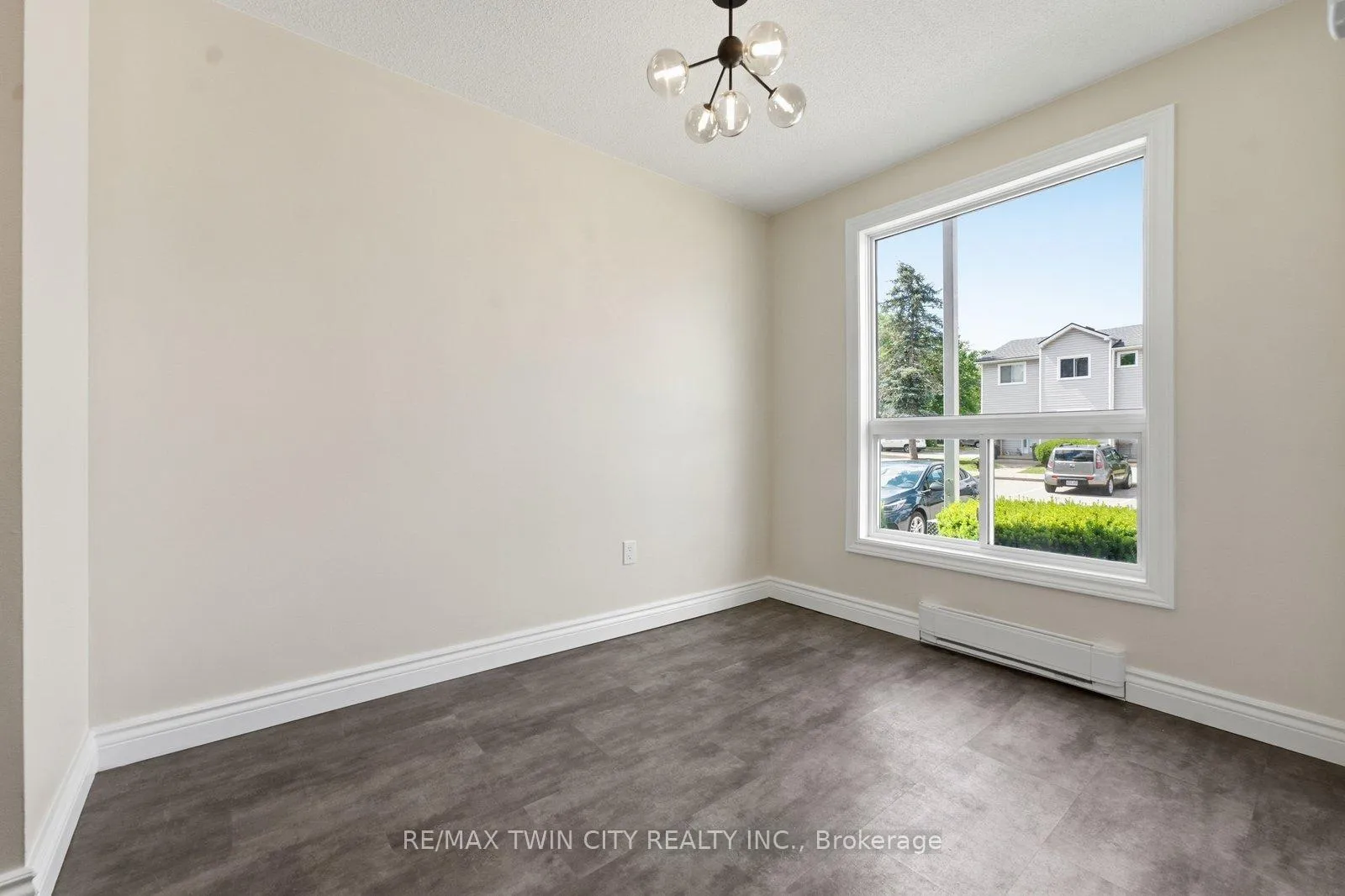Photo 7 of Unit 3, 476 Grey Street, Brantford, Echo Place — HOMEH