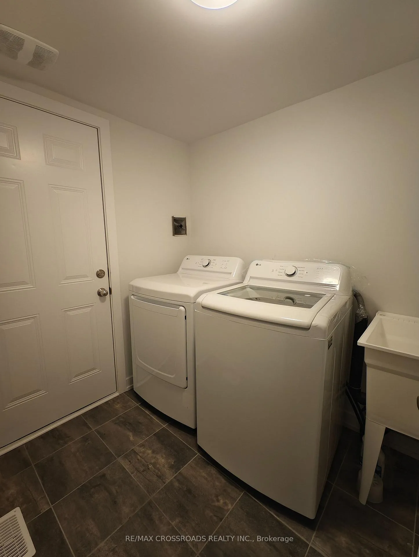 Photo 11 of 68 Stauffer Crescent, Markham, Cornell — HOMEH