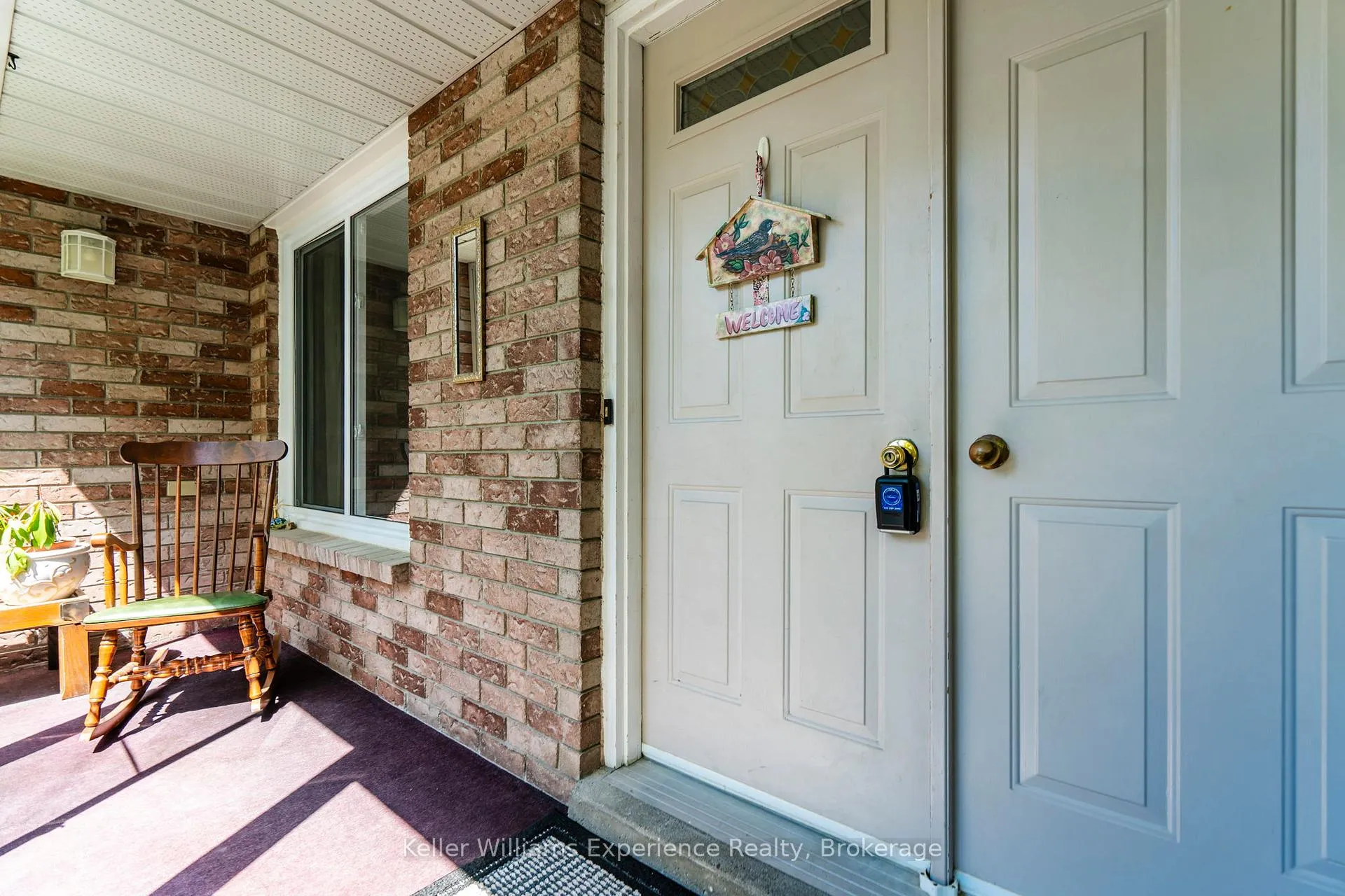Photo 5 of 922 Playfair Road, Midland — HOMEH