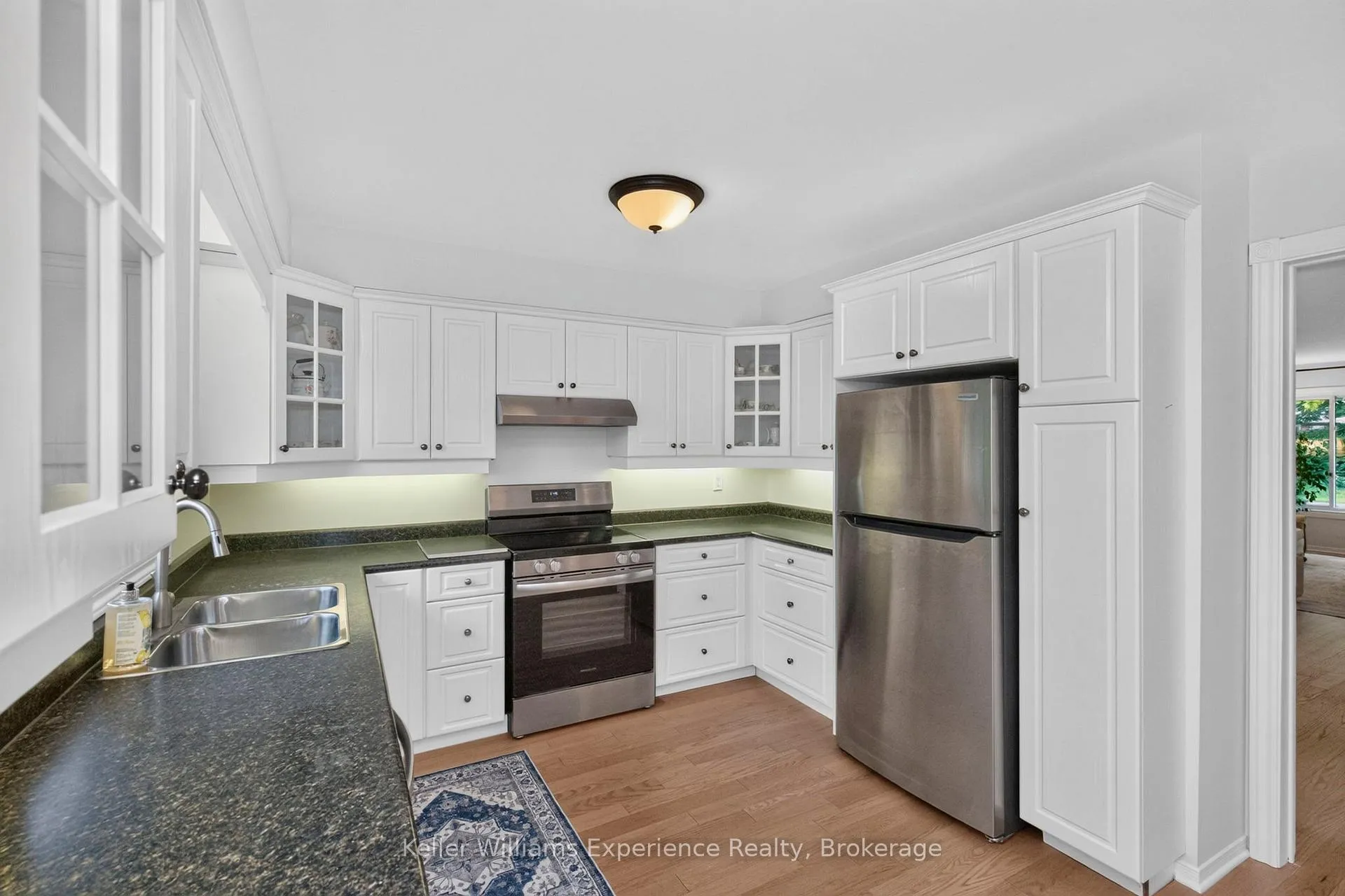 Photo 9 of 922 Playfair Road, Midland — HOMEH