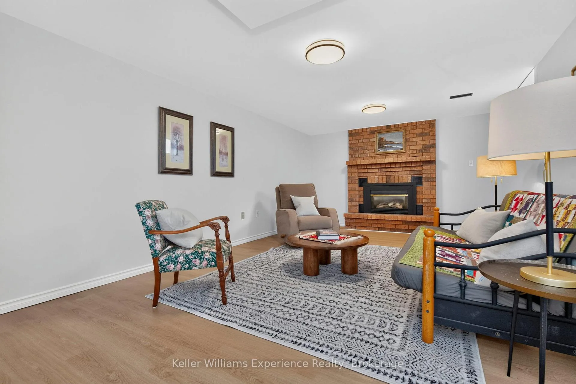 Photo 26 of 922 Playfair Road, Midland — HOMEH