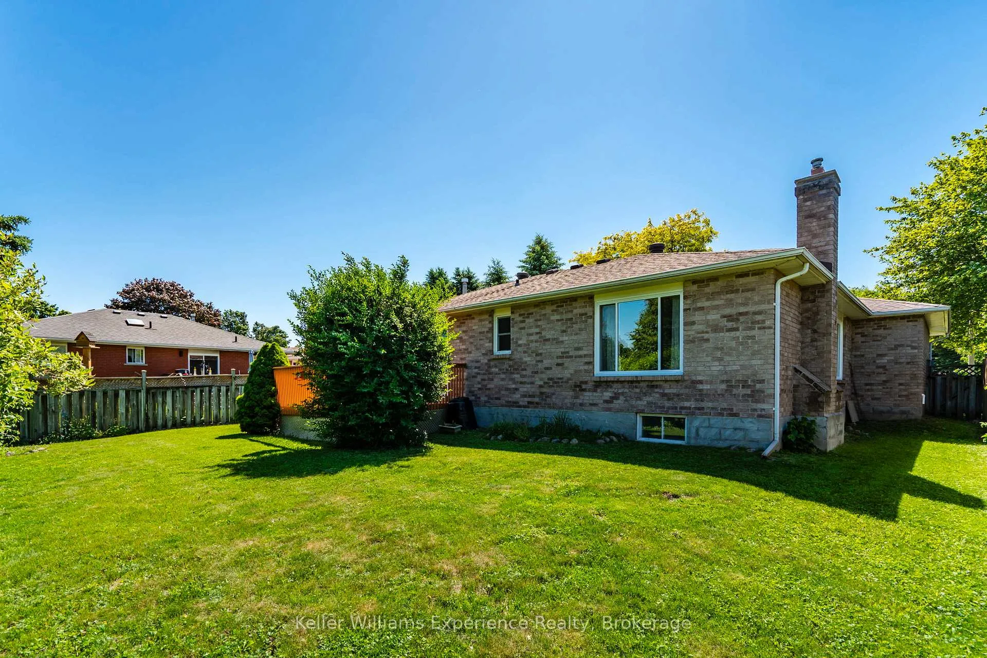 Photo 40 of 922 Playfair Road, Midland — HOMEH