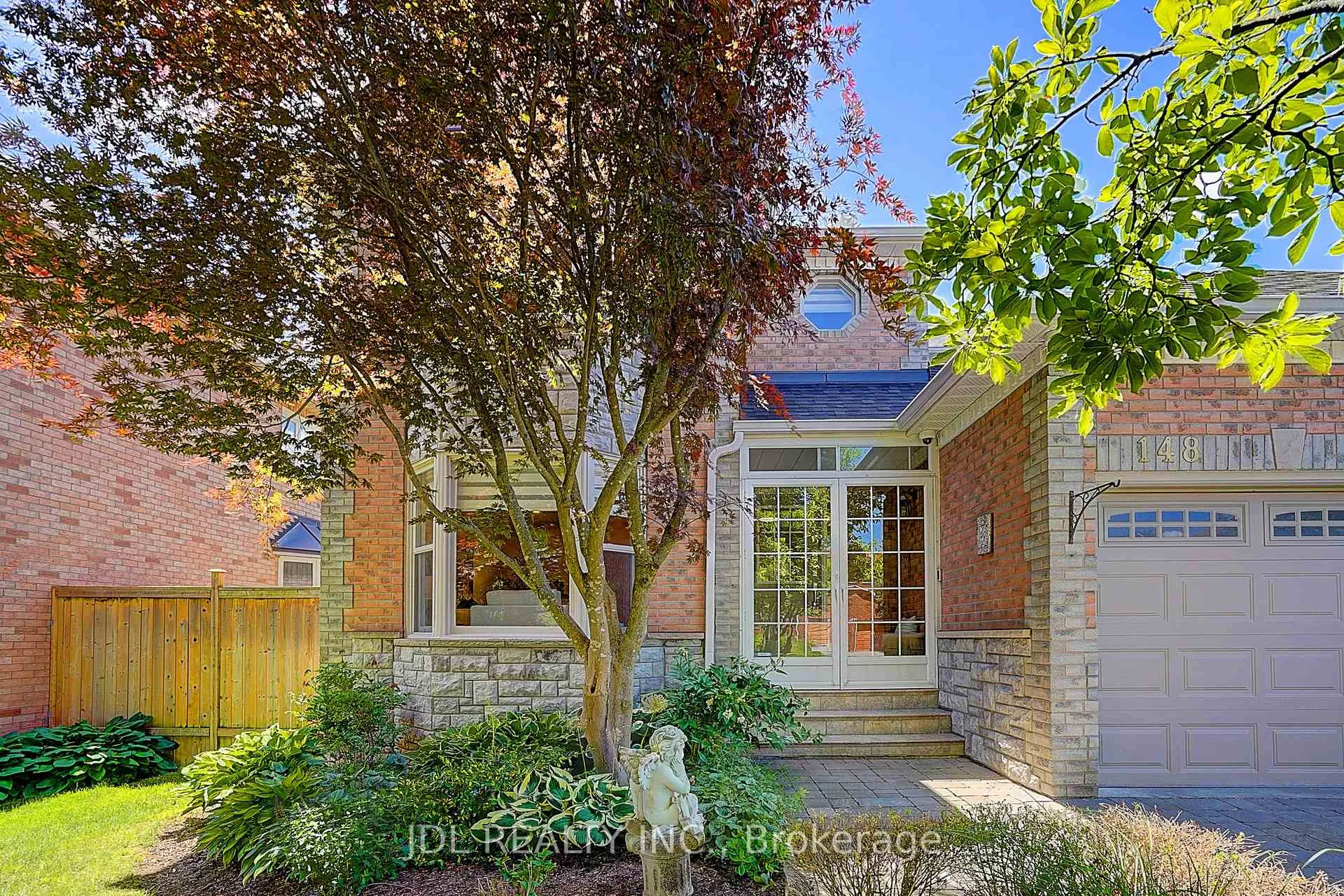 Photo 4 of 148 Manhattan Drive, Markham, Markville — HOMEH
