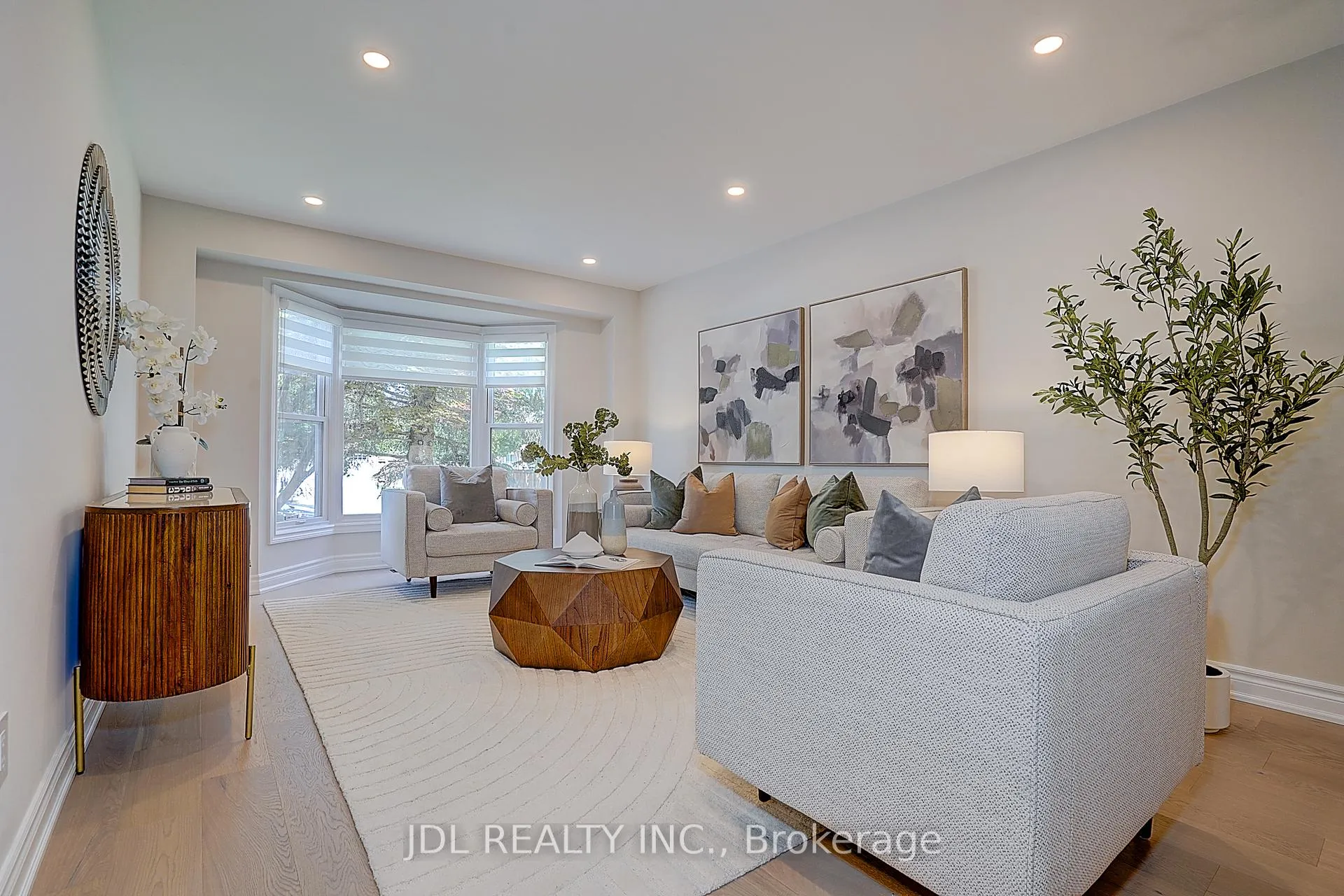Photo 5 of 148 Manhattan Drive, Markham, Markville — HOMEH