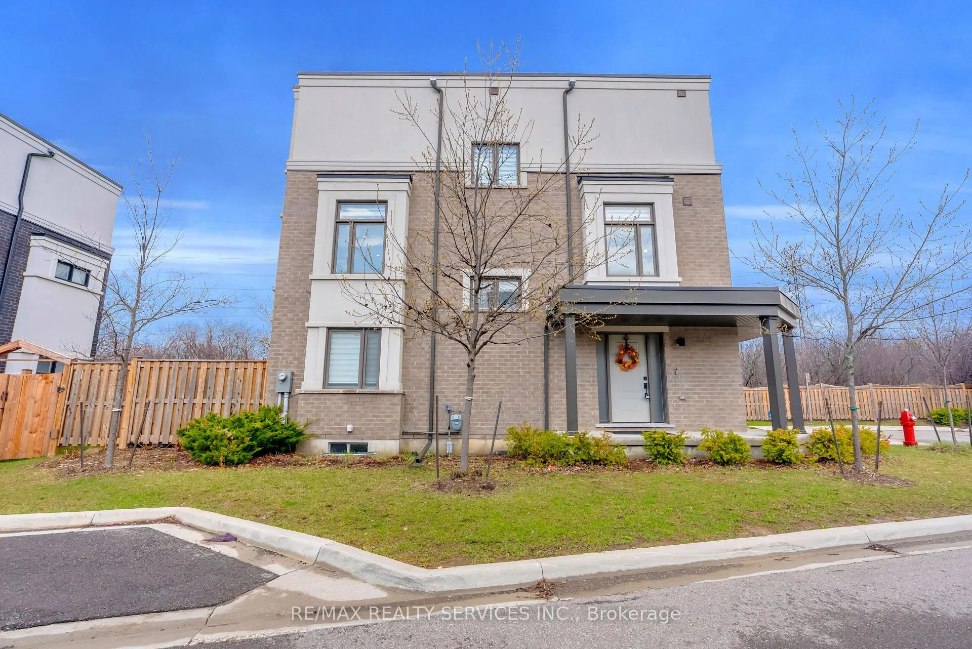 Photo 3 of 1801 Mitoff Place, Mississauga, Rathwood — HOMEH