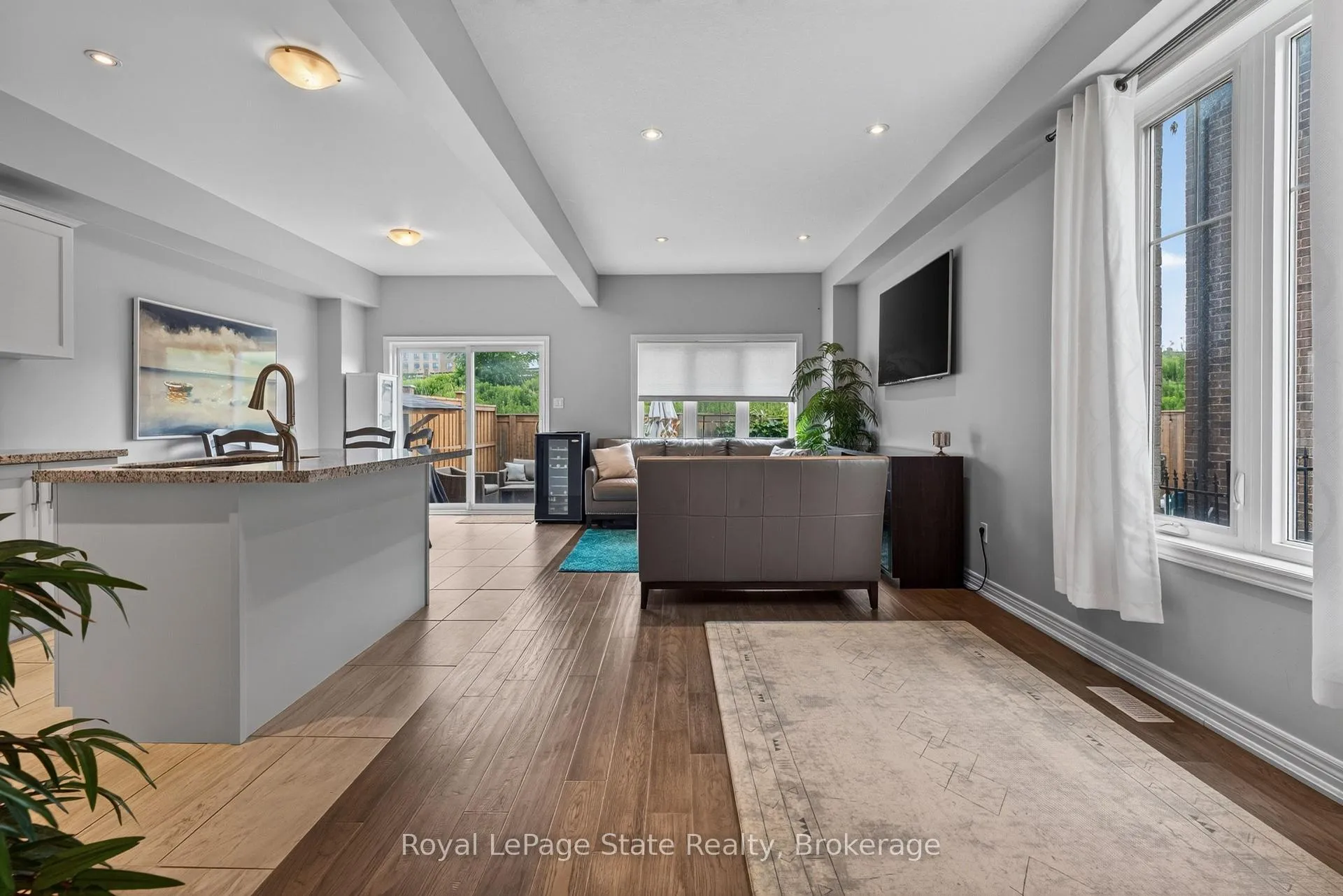 Photo 8 of Unit 27, 98 Shoreview Place, Hamilton, Lakeshore — HOMEH