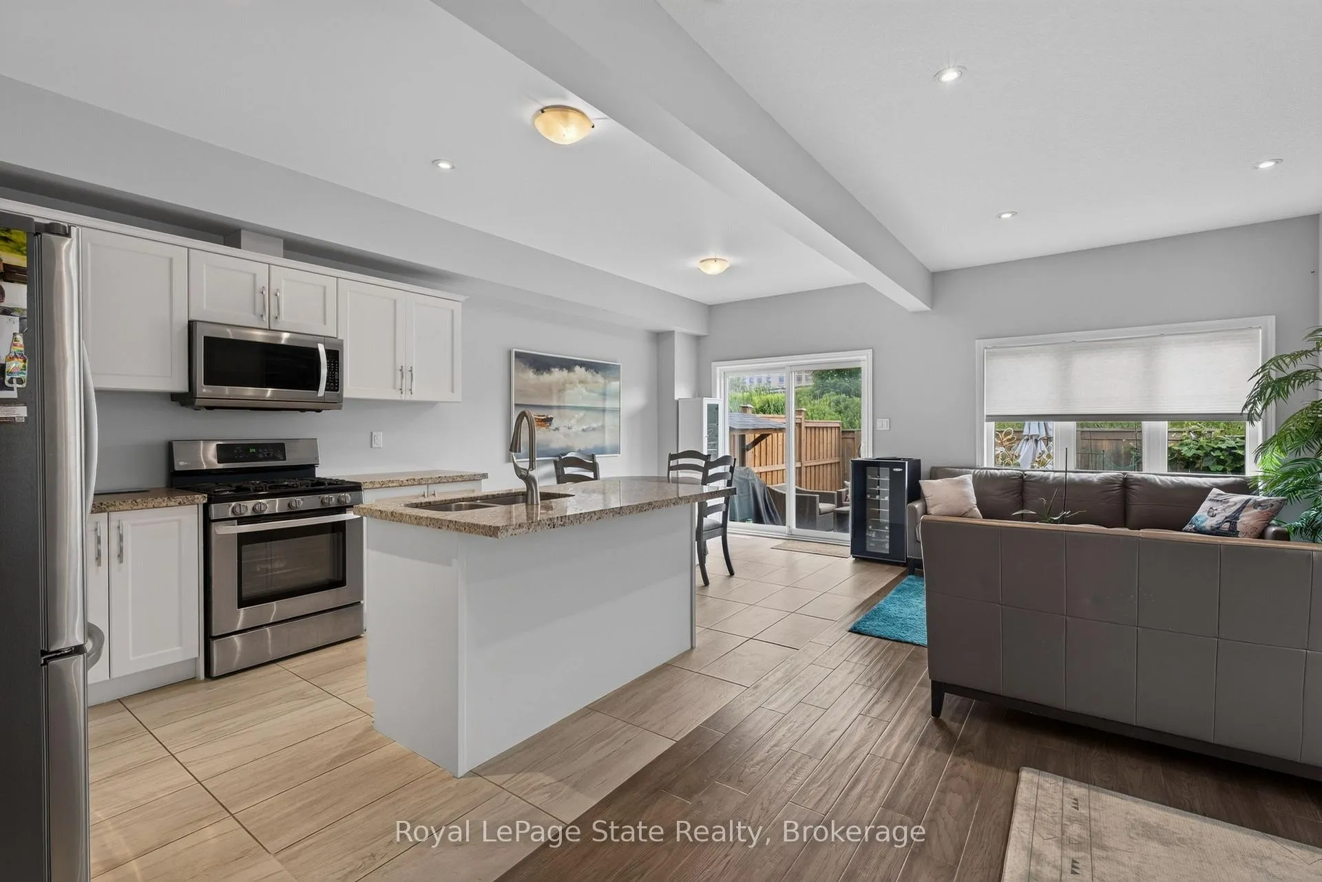 Photo 9 of Unit 27, 98 Shoreview Place, Hamilton, Lakeshore — HOMEH