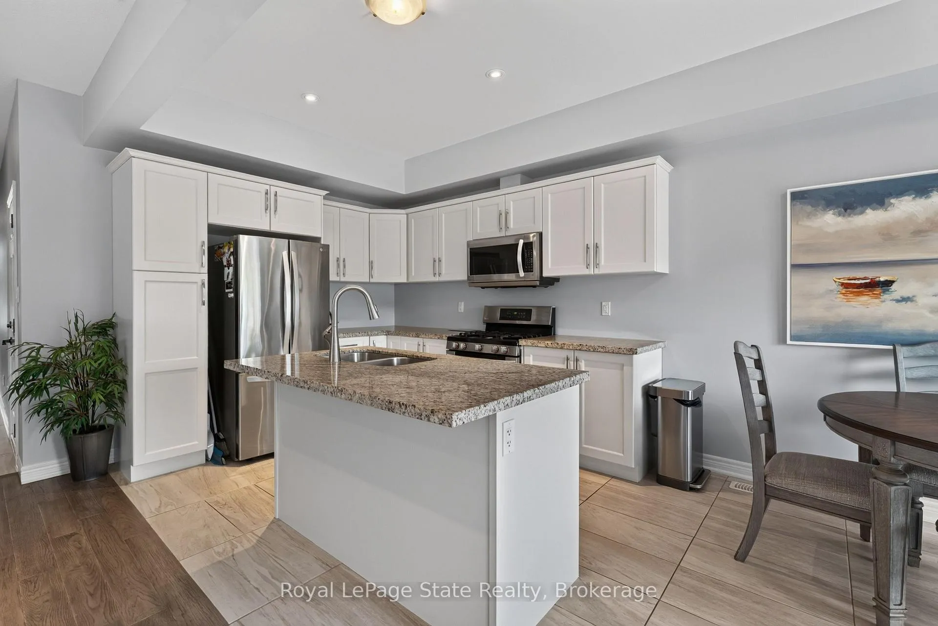 Photo 10 of Unit 27, 98 Shoreview Place, Hamilton, Lakeshore — HOMEH