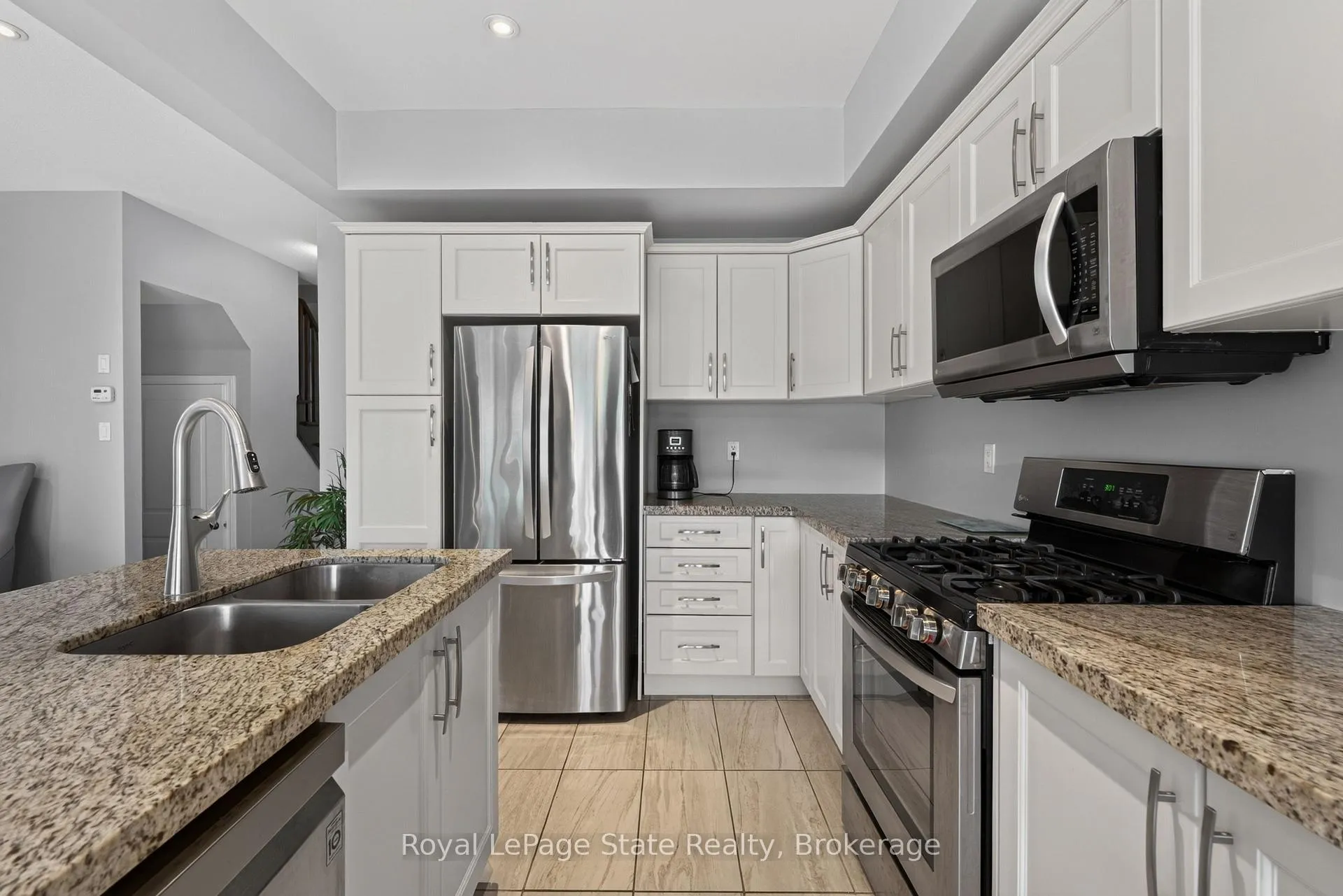 Photo 12 of Unit 27, 98 Shoreview Place, Hamilton, Lakeshore — HOMEH