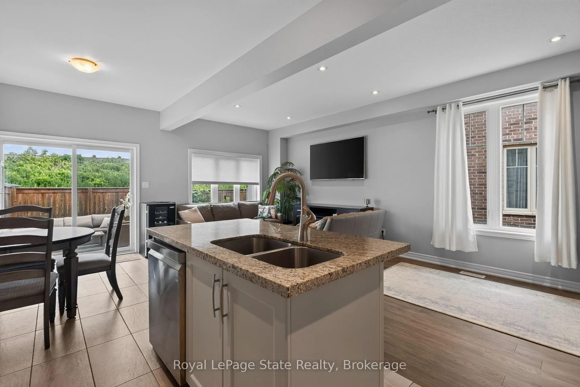 Photo 13 of Unit 27, 98 Shoreview Place, Hamilton, Lakeshore — HOMEH