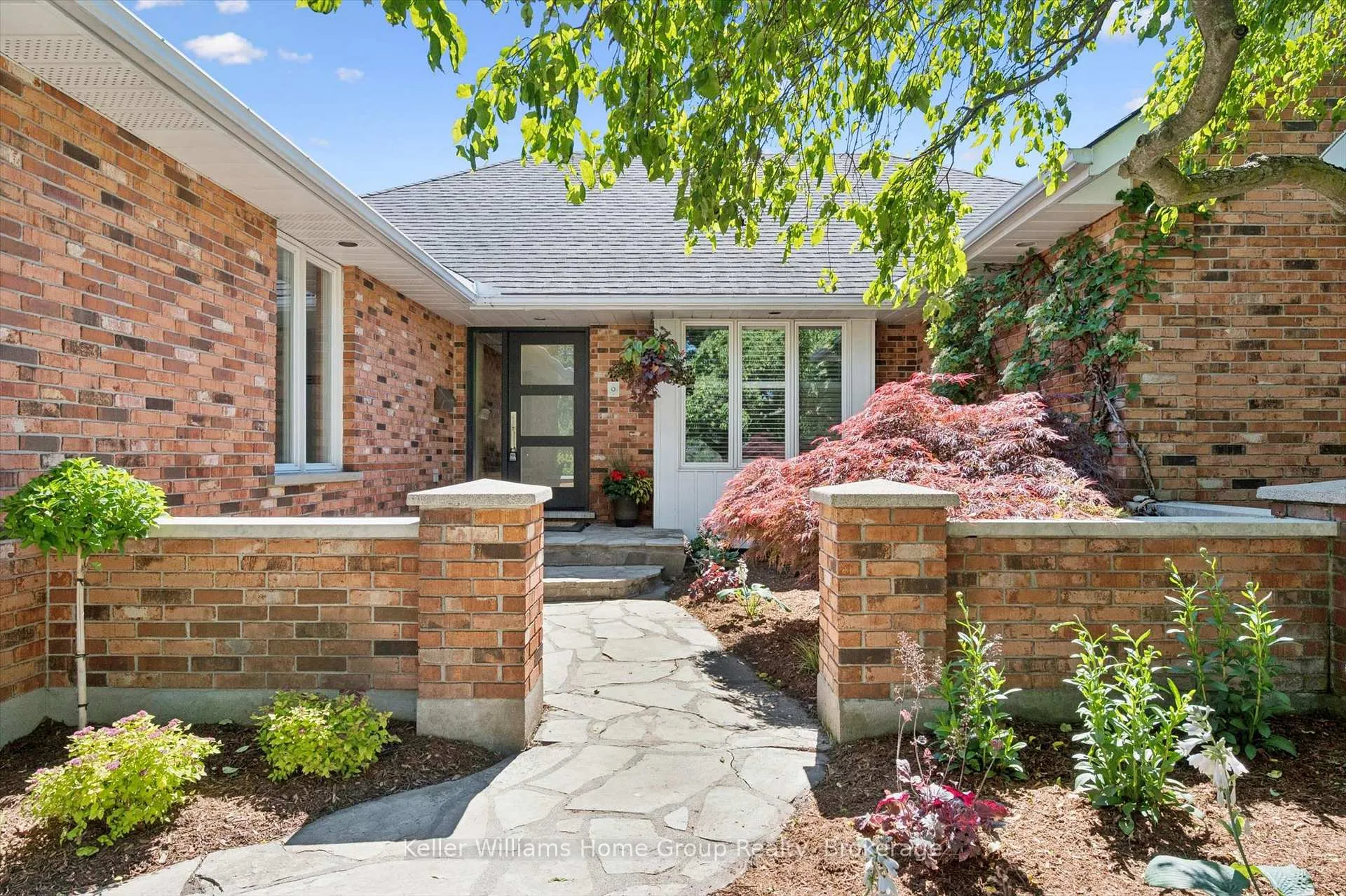 Photo 4 of 22 Lyle Place, Guelph, Kortright East — HOMEH