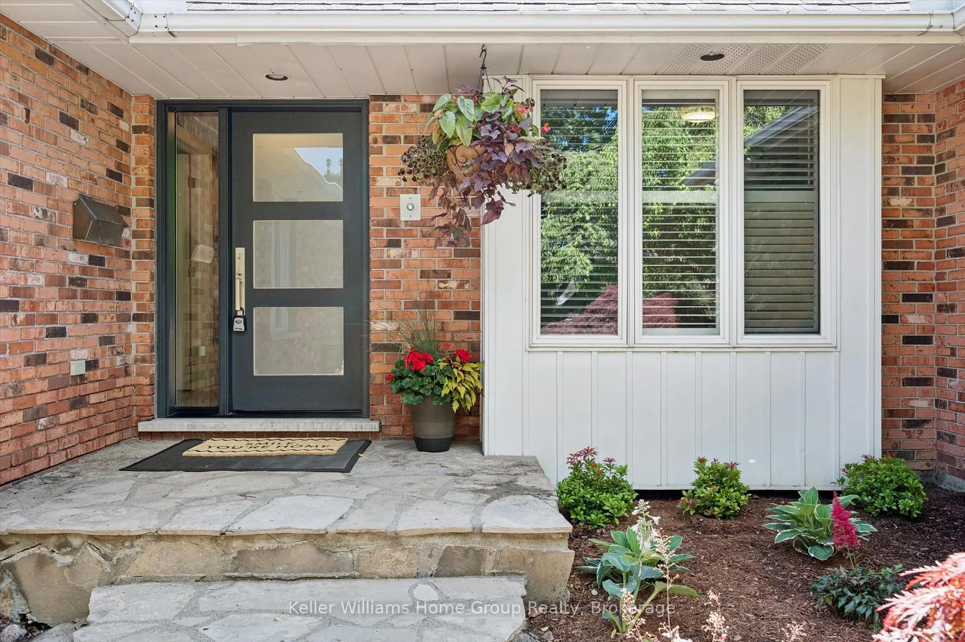 Photo 5 of 22 Lyle Place, Guelph, Kortright East — HOMEH