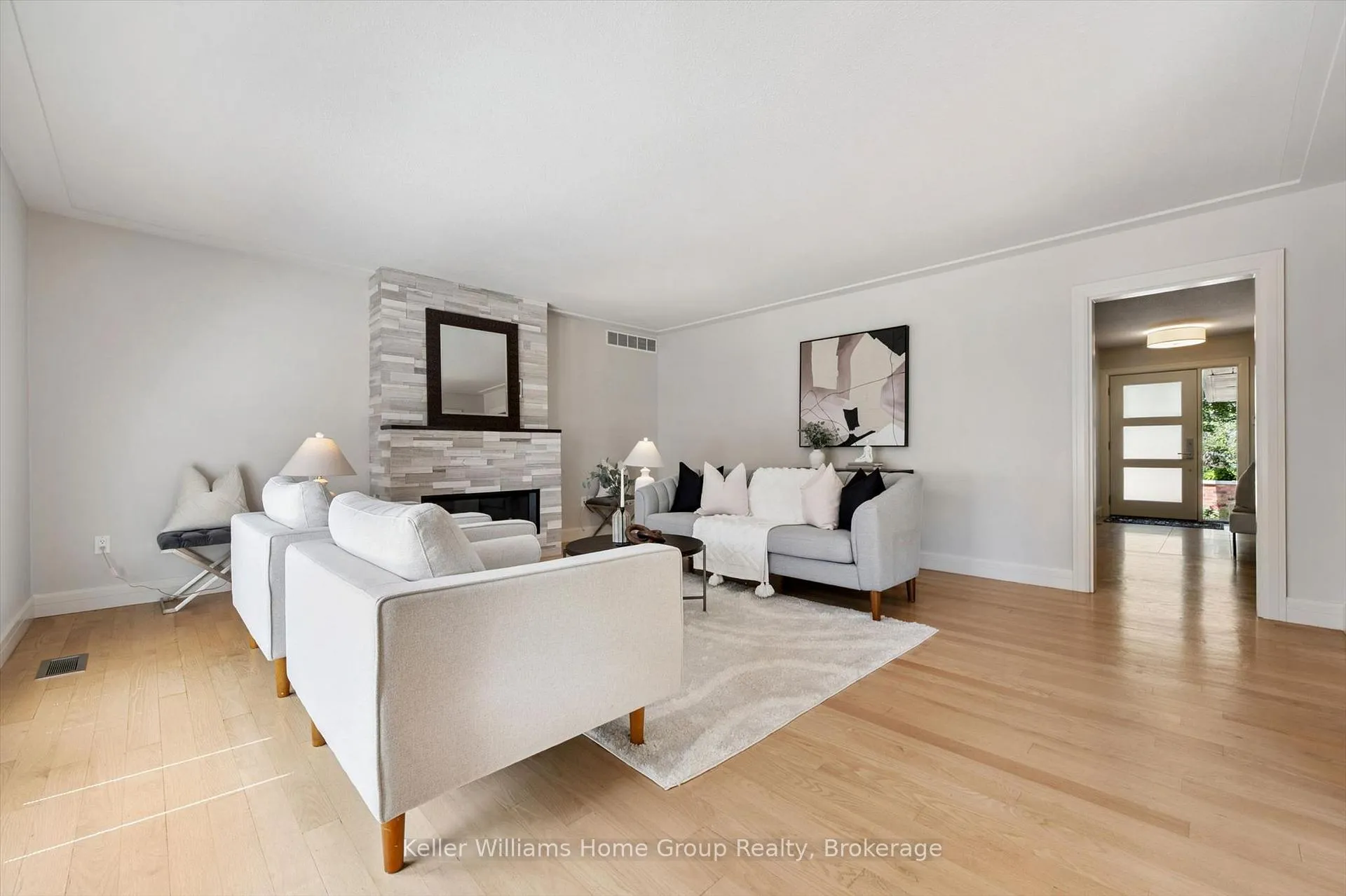 Photo 8 of 22 Lyle Place, Guelph, Kortright East — HOMEH
