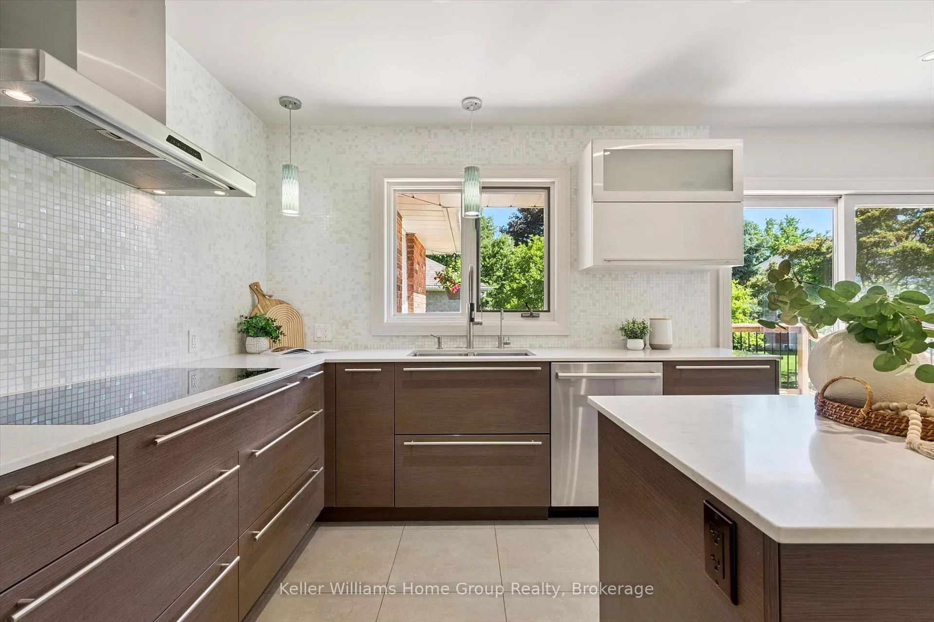 Photo 18 of 22 Lyle Place, Guelph, Kortright East — HOMEH