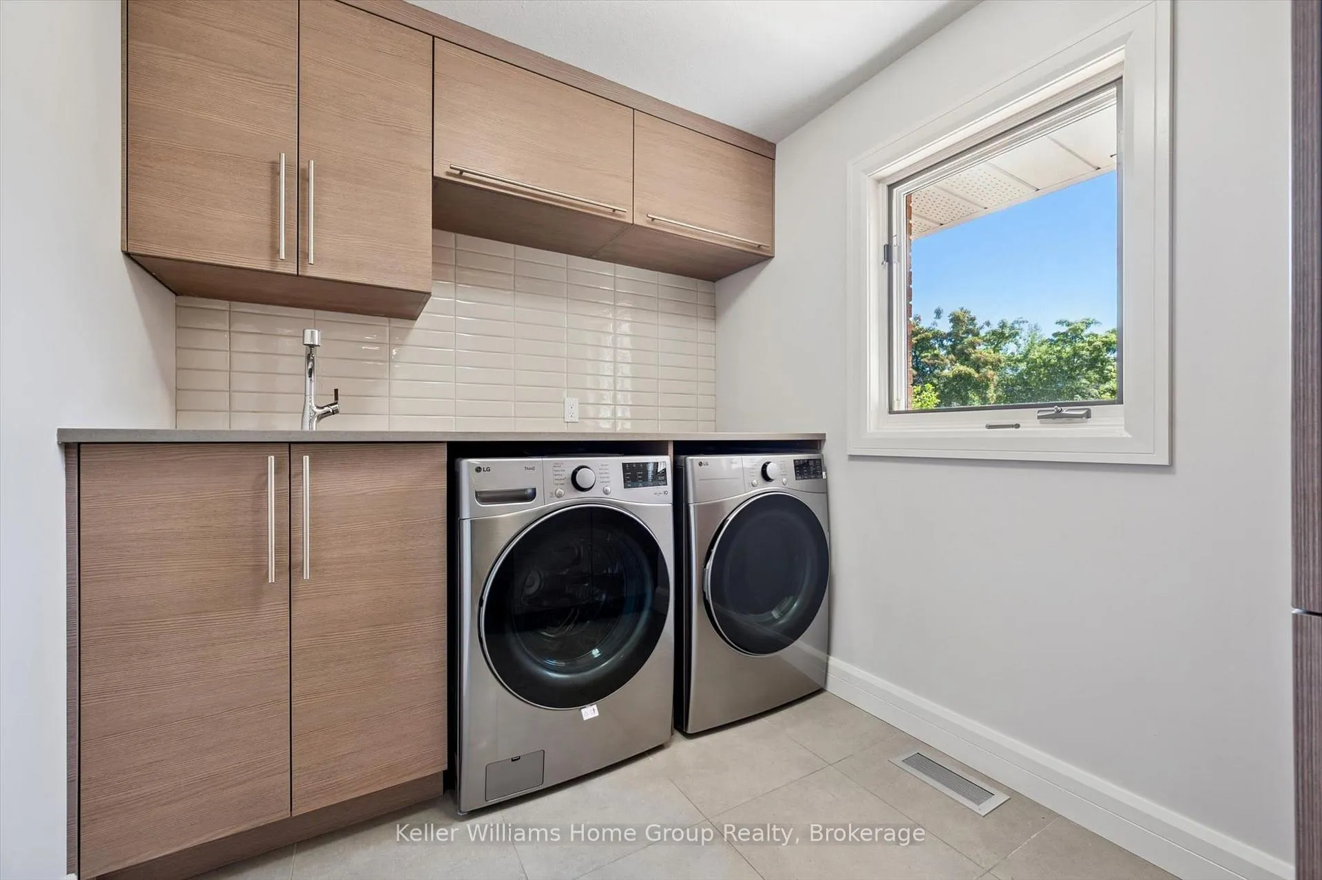 Photo 23 of 22 Lyle Place, Guelph, Kortright East — HOMEH