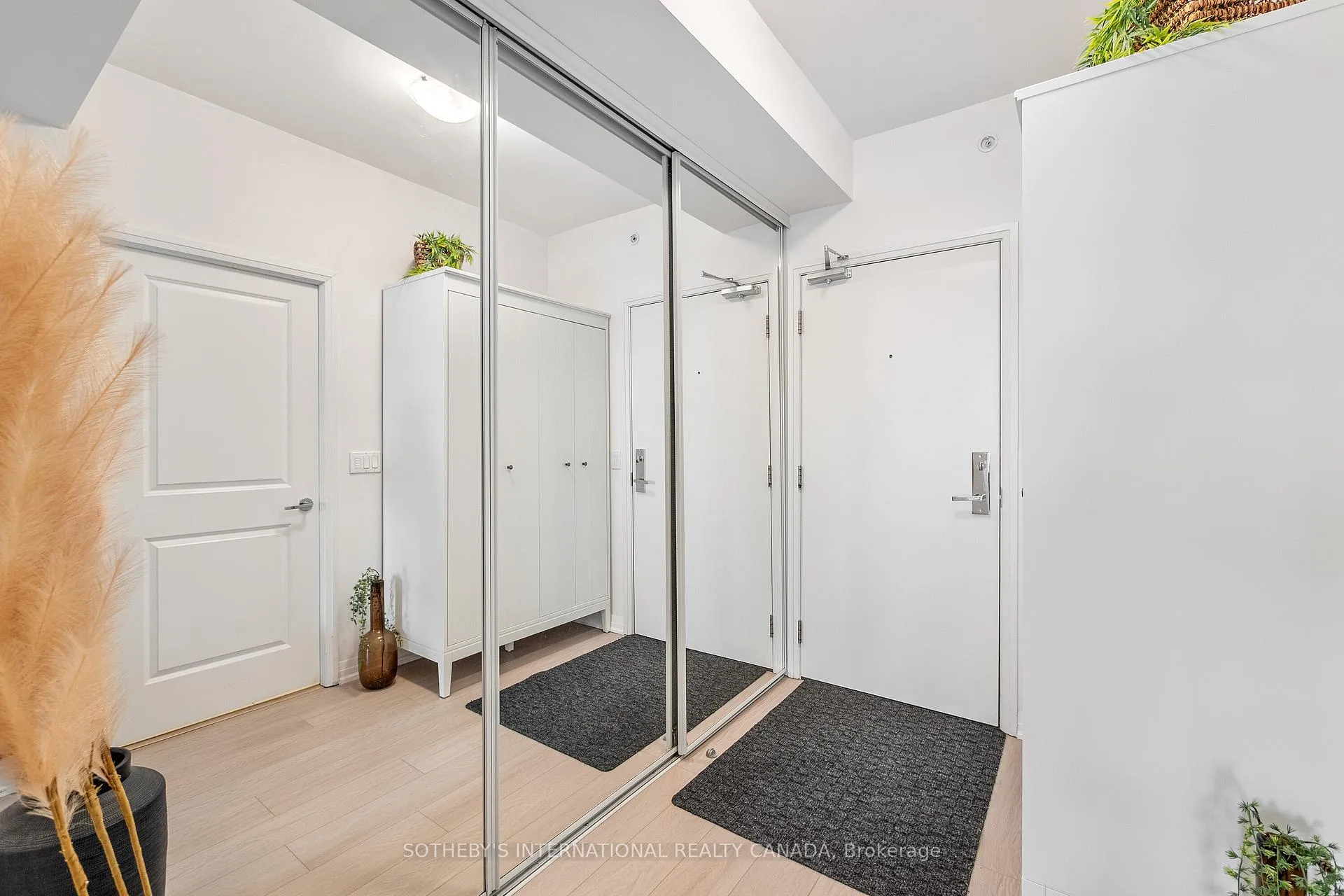 Photo 8 of Unit 503, 59 Annie Craig Drive, Etobicoke, Mimico — HOMEH