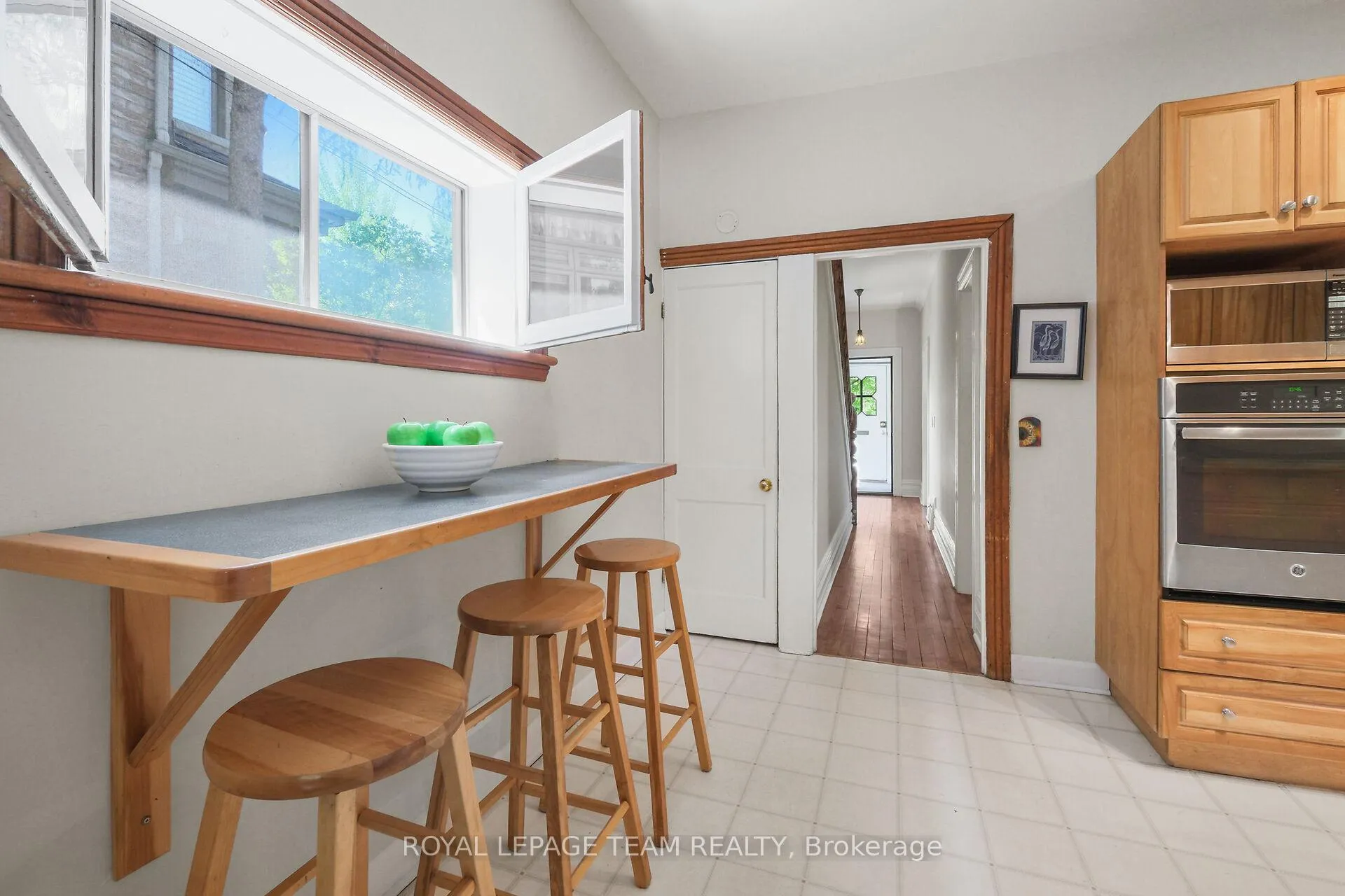 Photo 12 of 525 Cole Avenue, Ottawa, McKellar/Highland — HOMEH