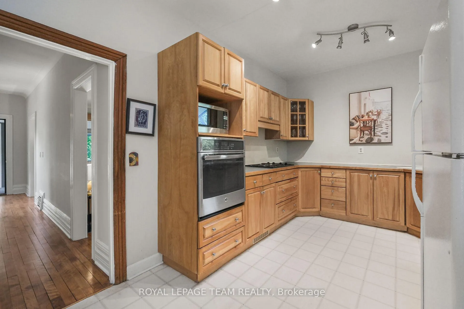 Photo 13 of 525 Cole Avenue, Ottawa, McKellar/Highland — HOMEH