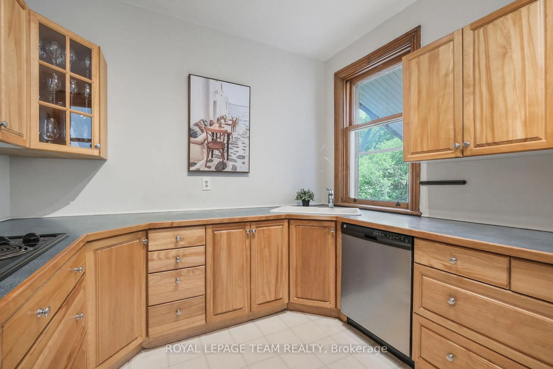 Photo 14 of 525 Cole Avenue, Ottawa, McKellar/Highland — HOMEH