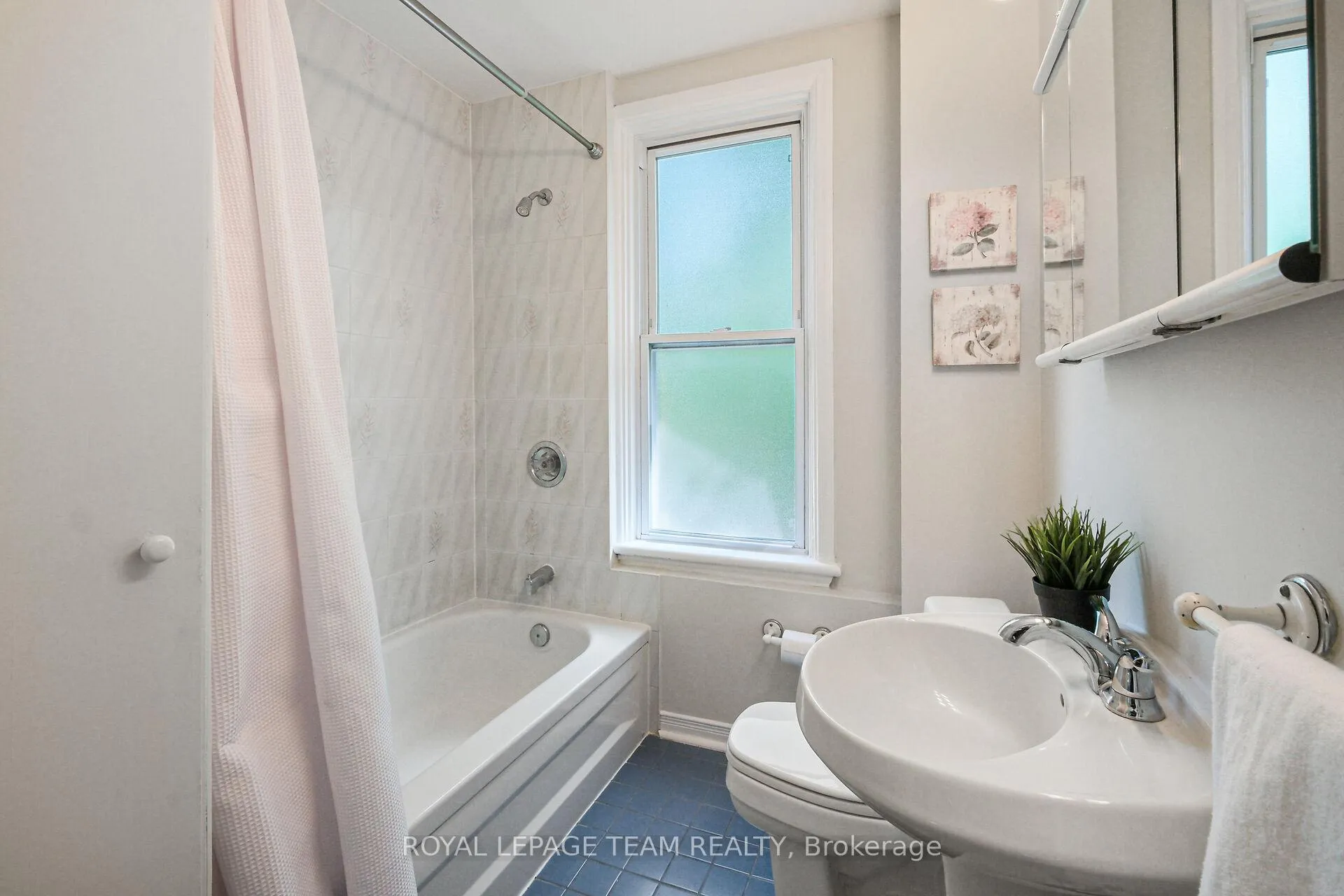 Photo 25 of 525 Cole Avenue, Ottawa, McKellar/Highland — HOMEH