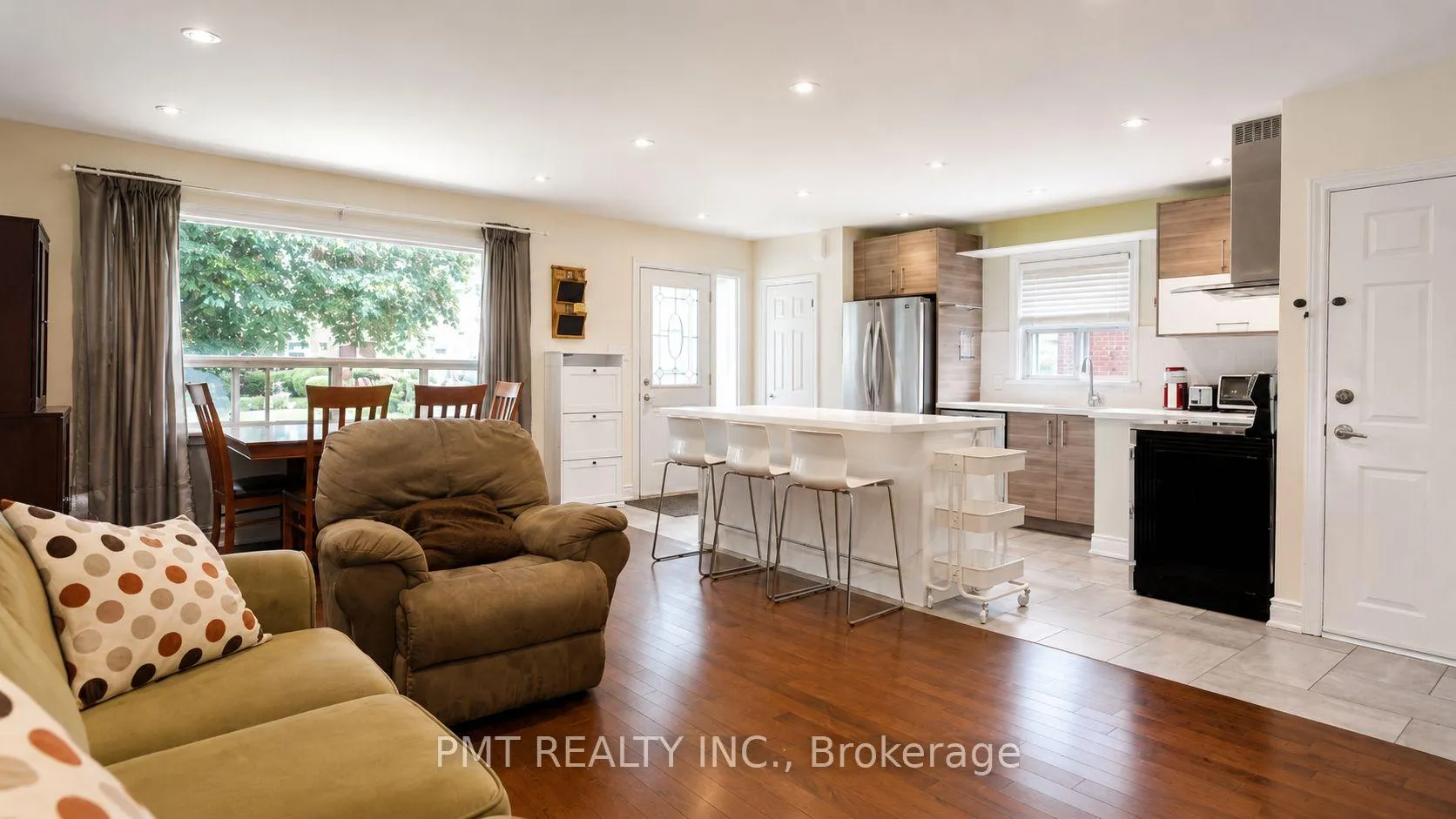 Photo 3 of 59 Mitcham Drive, Etobicoke, Alderwood — HOMEH