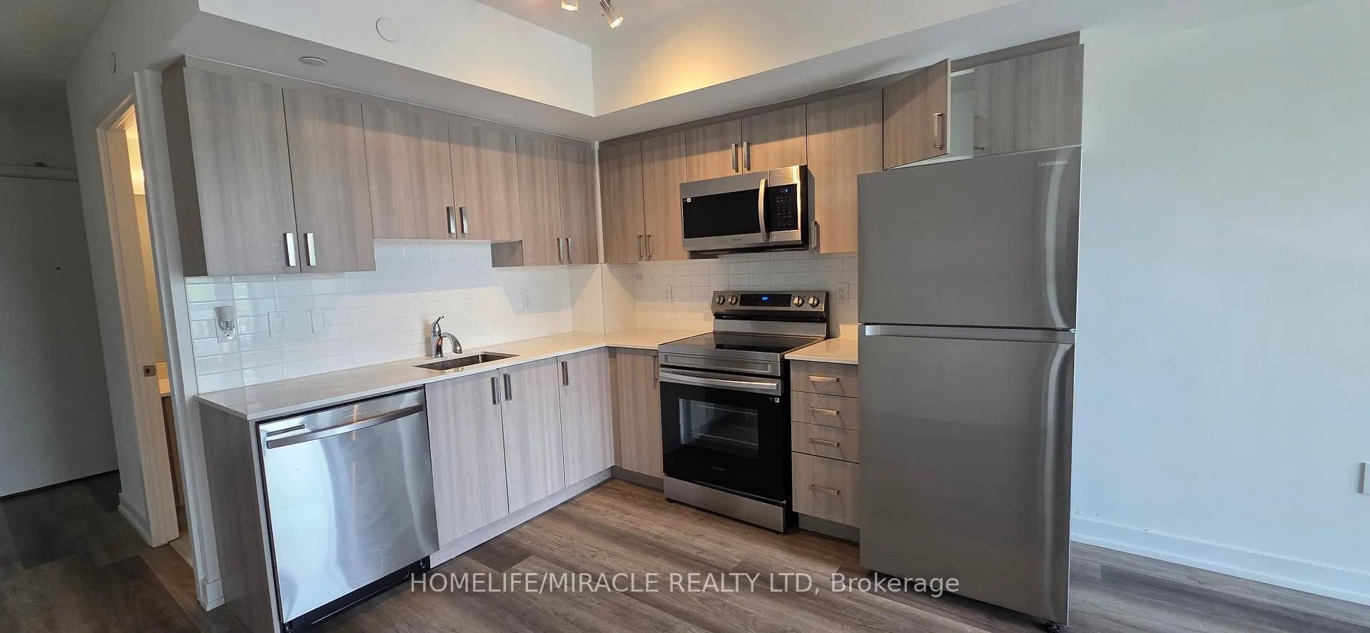Photo 3 of Unit 522, 556 Marlee Avenue, North York, Yorkdale-Glen Park — HOMEH